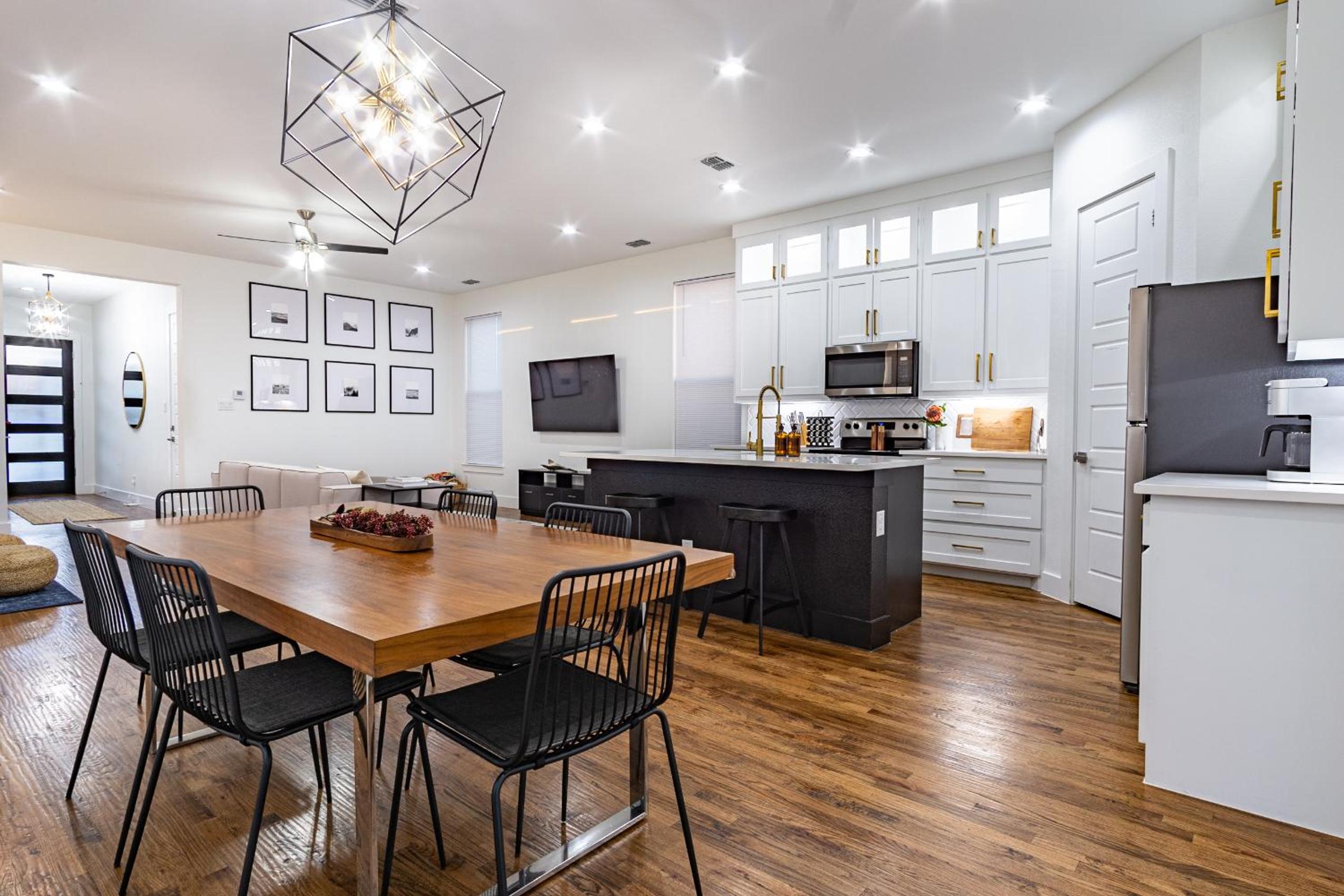 Spacious 4BR Retreat, Sleeps 10, Backyard, Near Dallas view 5