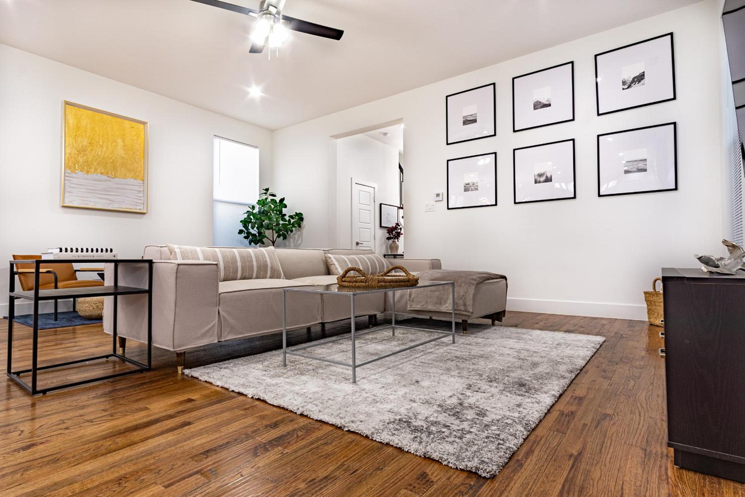 Spacious 4BR Retreat, Sleeps 10, Backyard, Near Dallas view 3