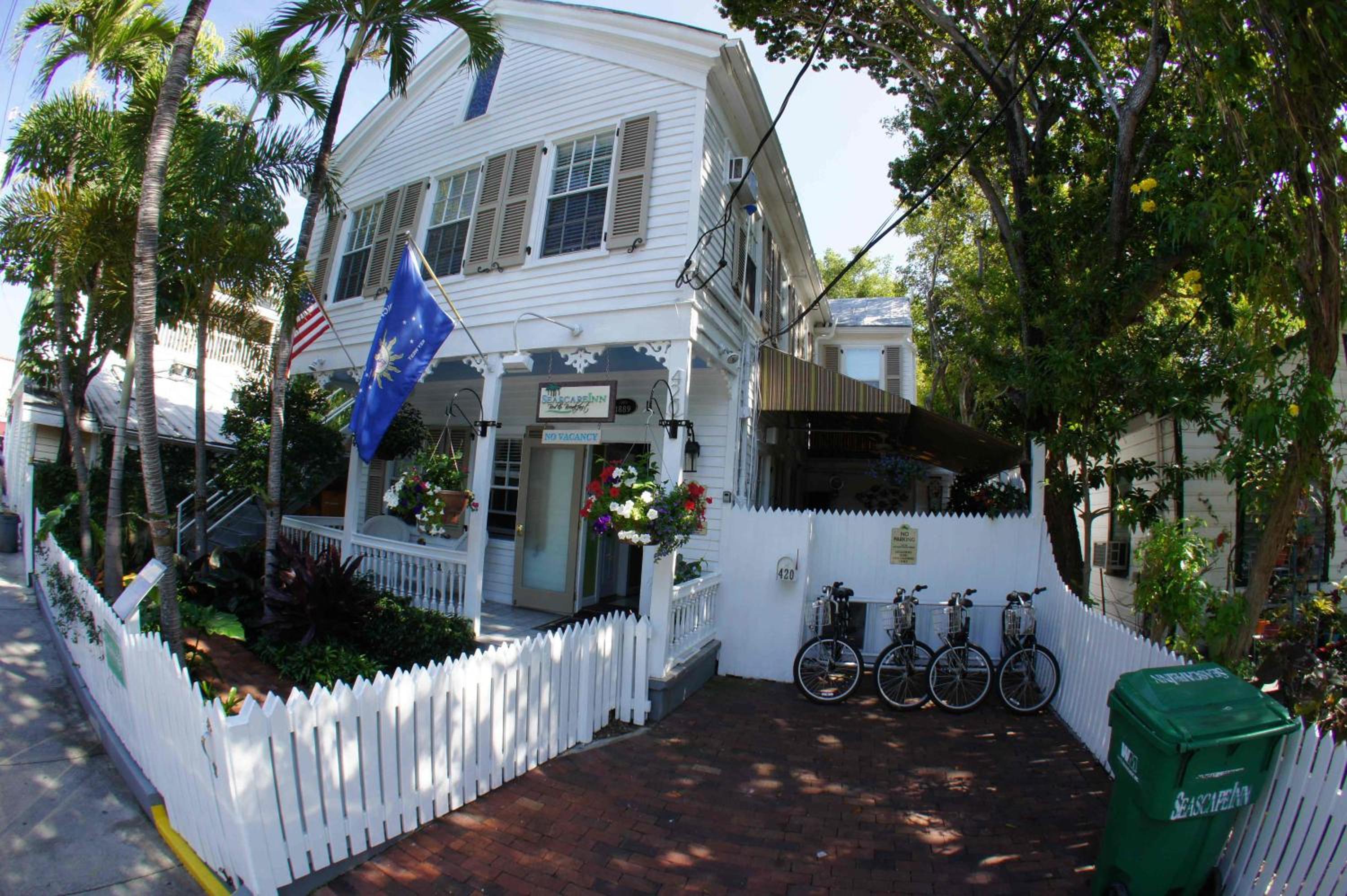 Seascape Tropical Inn
