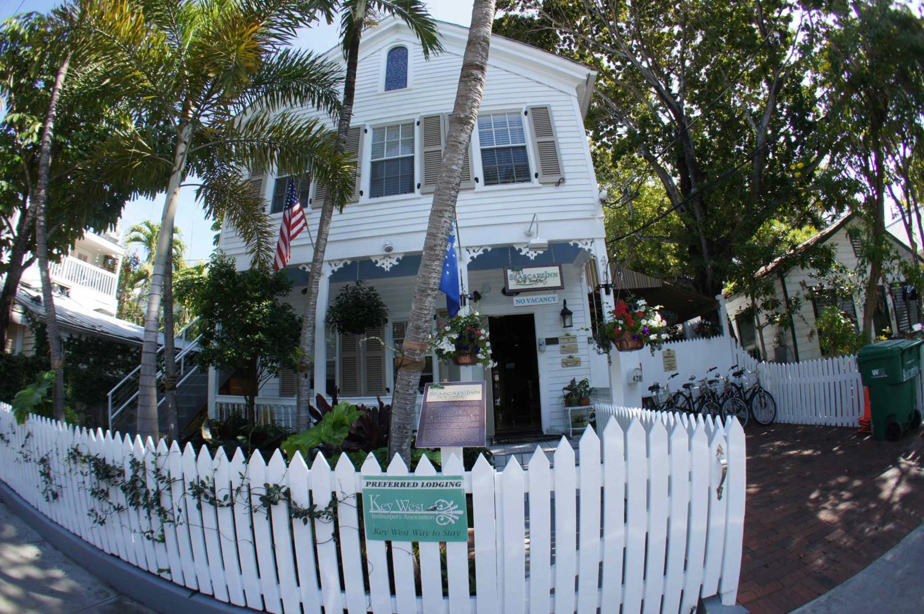 Seascape Tropical Inn