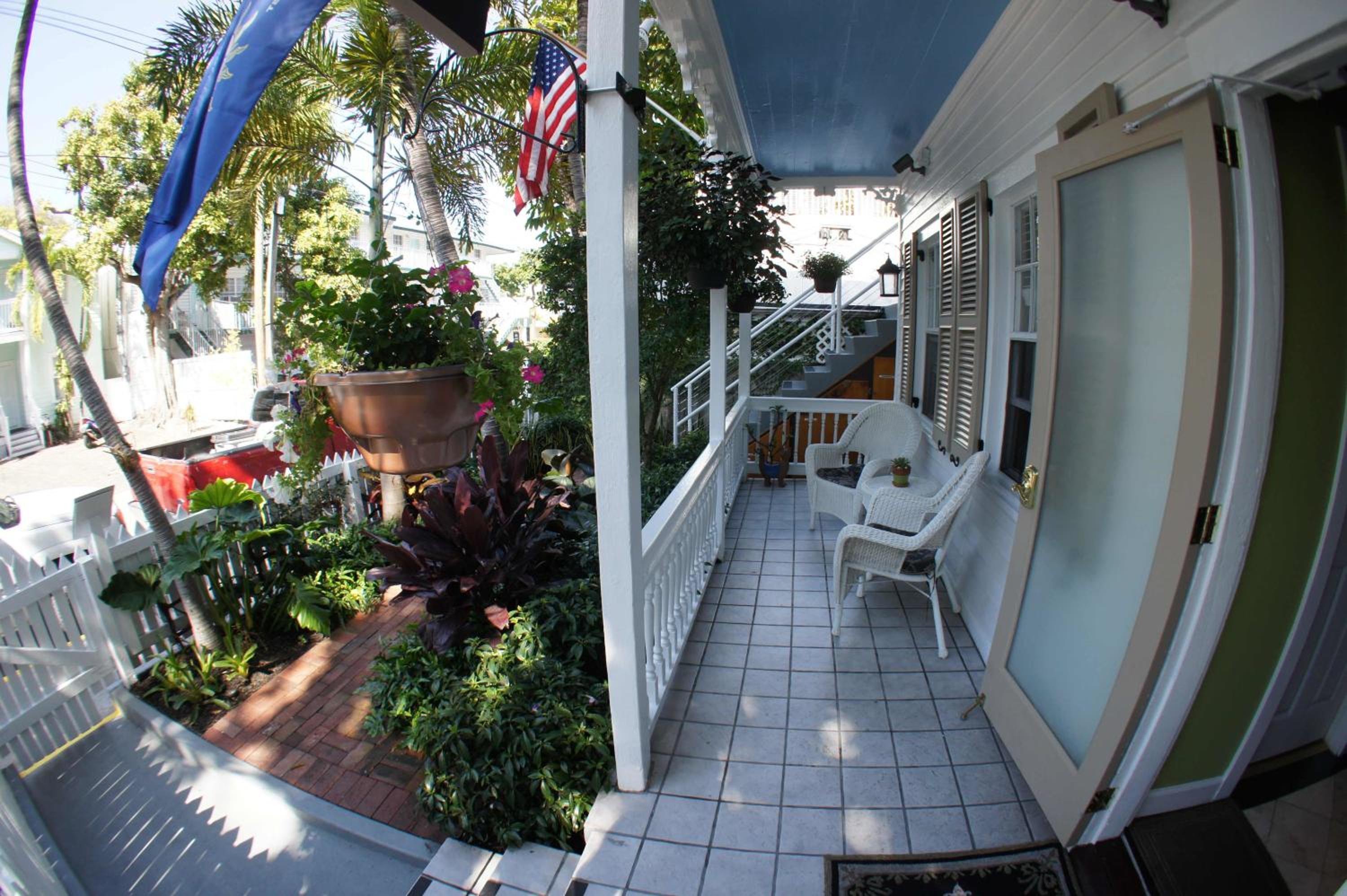 Seascape Tropical Inn