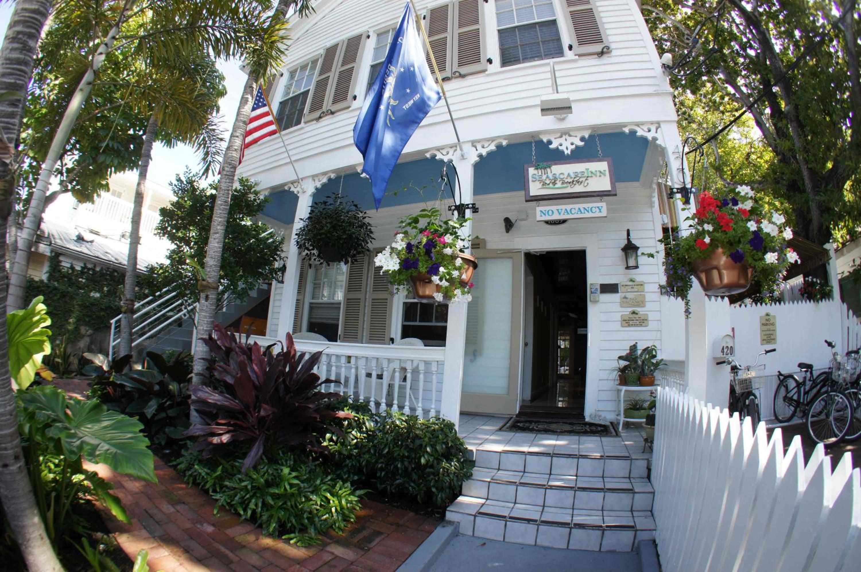 Seascape Tropical Inn