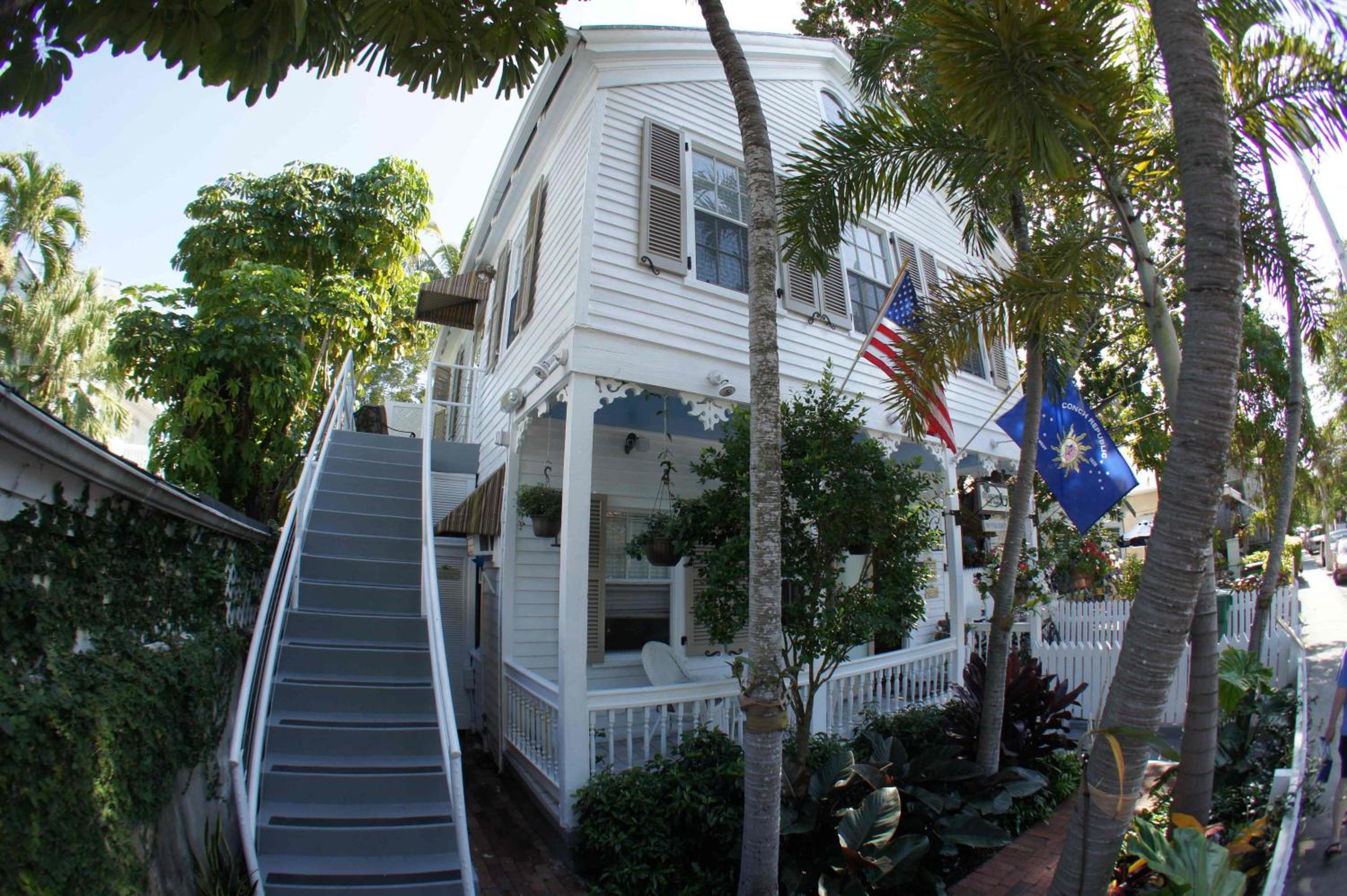 Seascape Tropical Inn