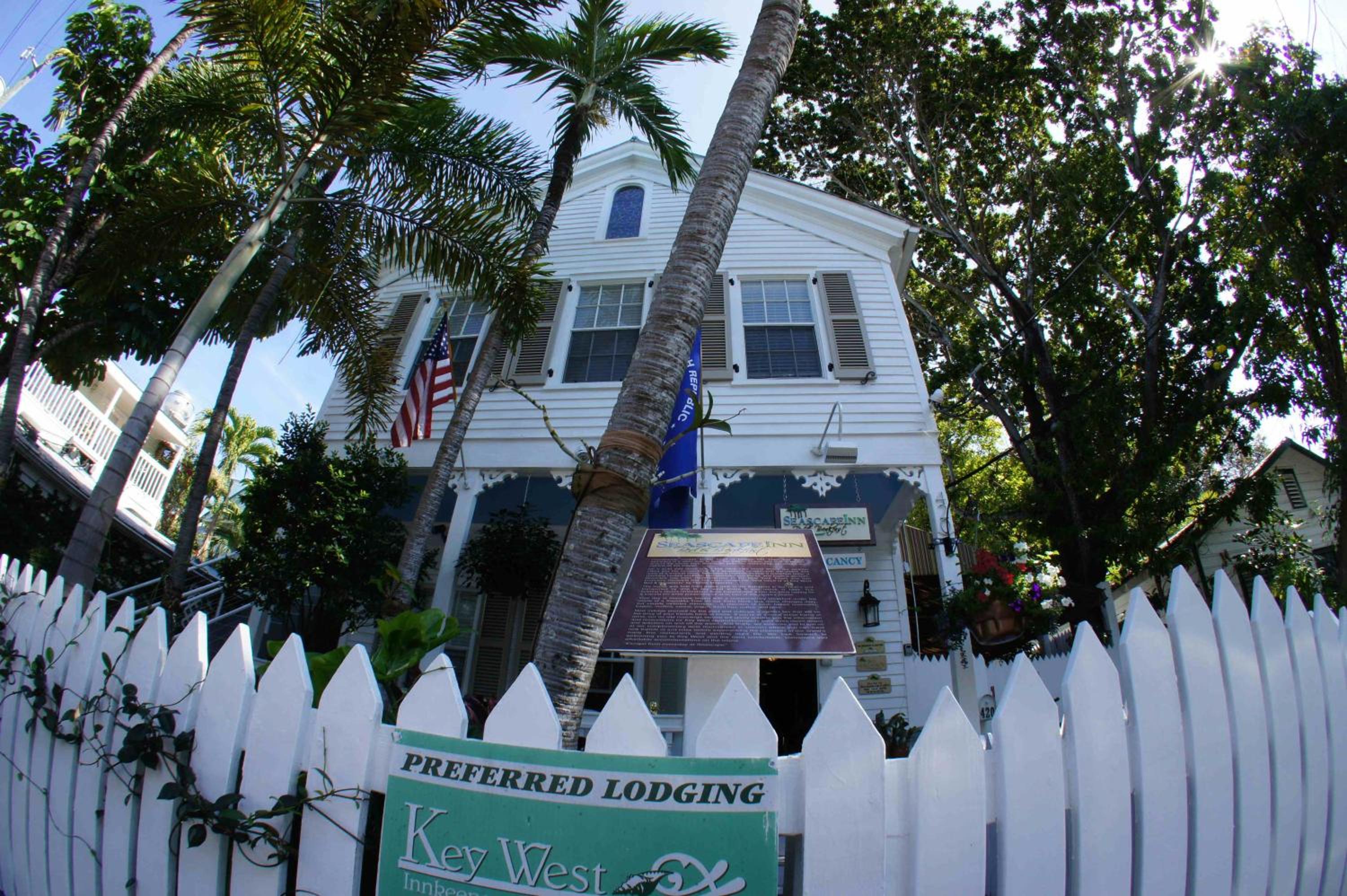 Seascape Tropical Inn