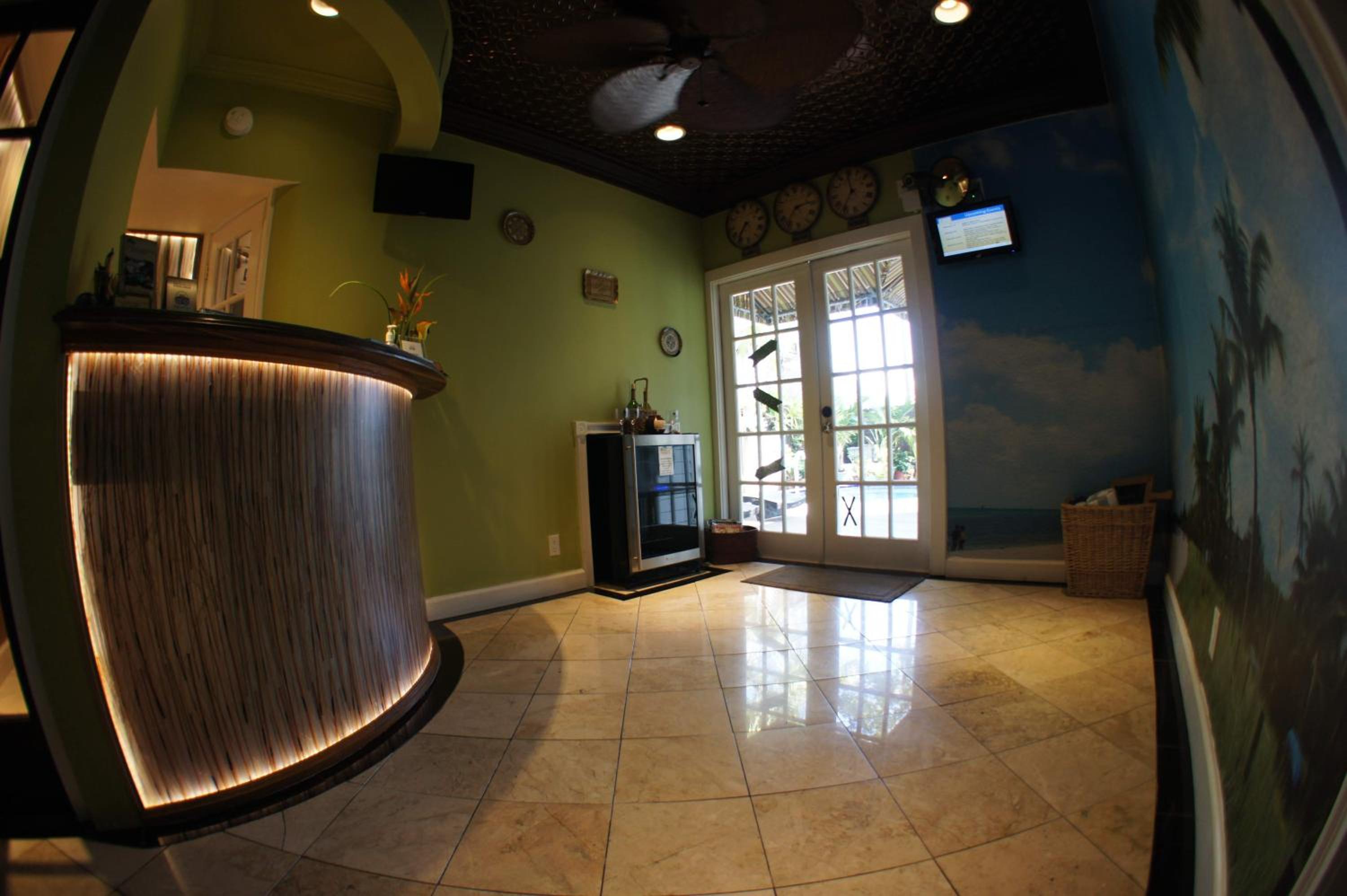 Seascape Tropical Inn