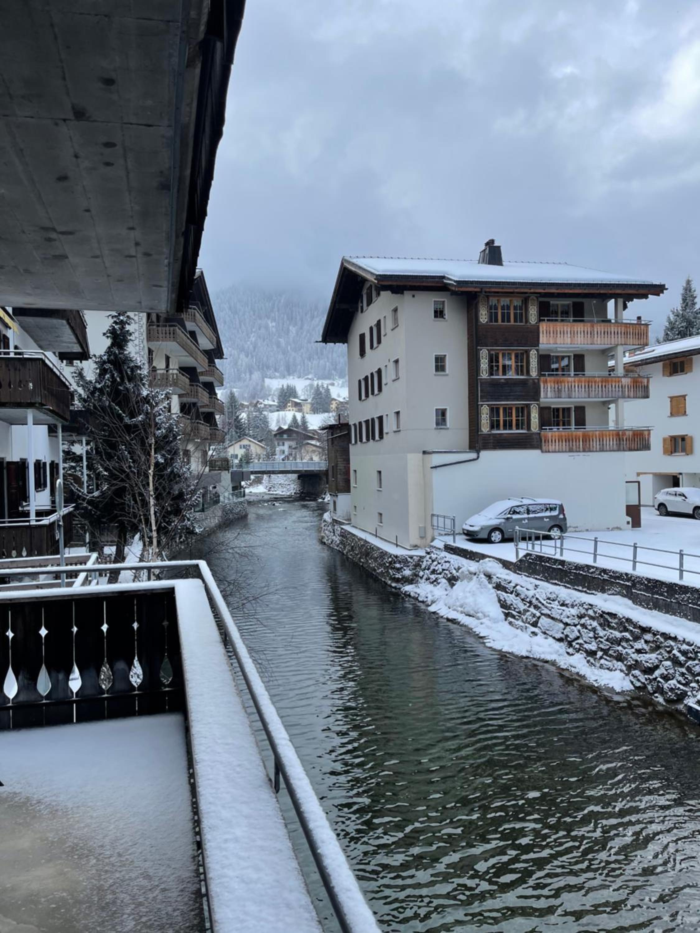 TOP LOCATION - Klosters center - 130m distance to ski lift Parsenn Gotschnabahn and railway station Klosters Platz - direct connection to Davos