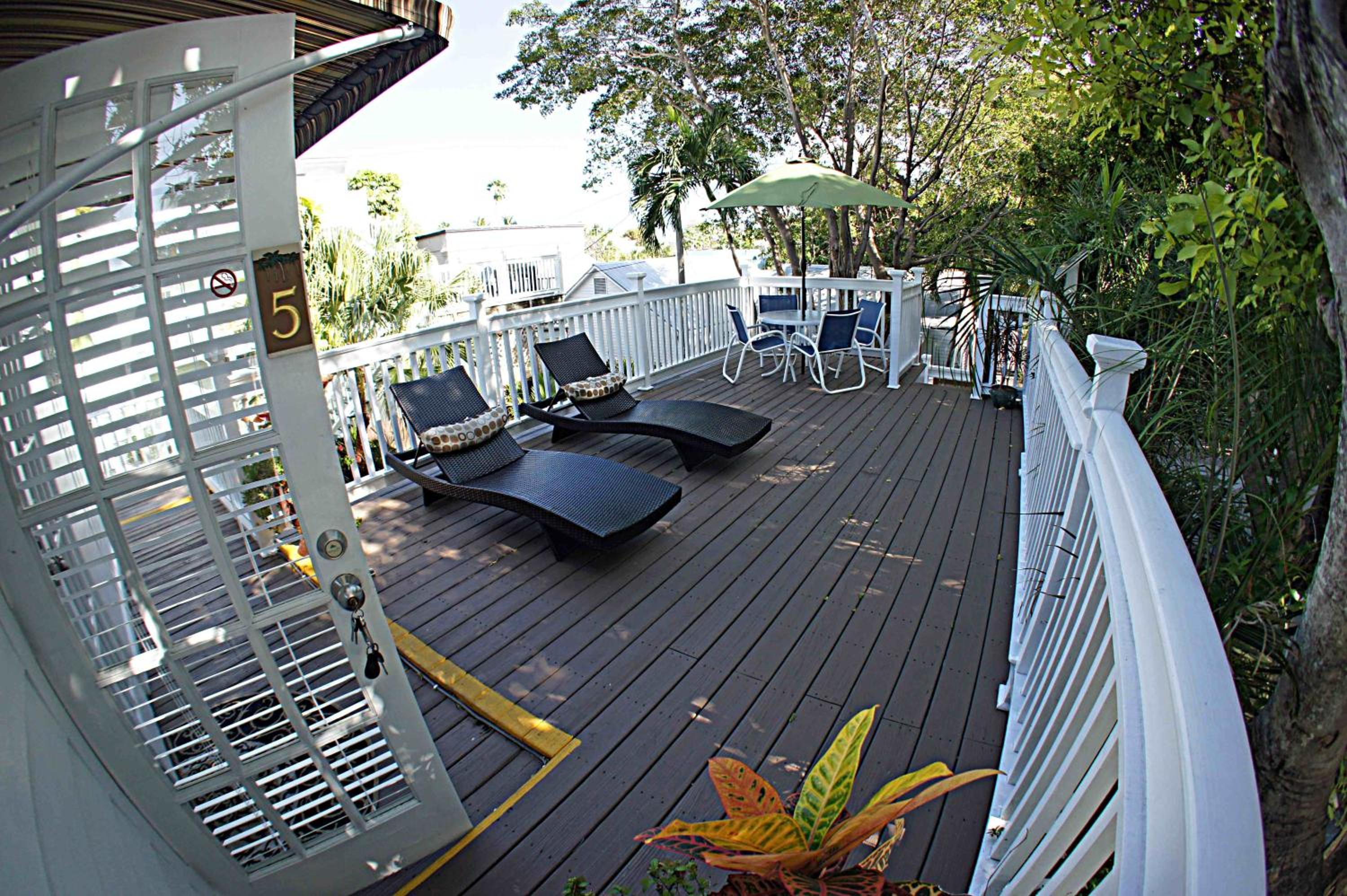 Seascape Tropical Inn