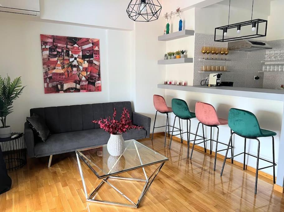 2BDR Boutique Full Apt in Plaka (BIG BALCONY)