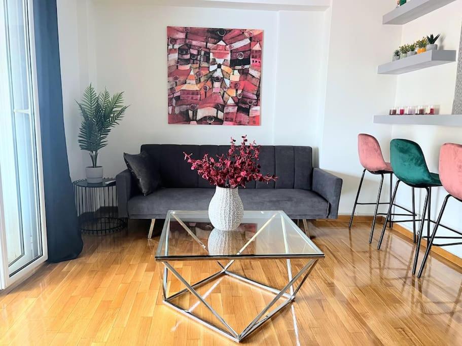 2BDR Boutique Full Apt in Plaka (BIG BALCONY)