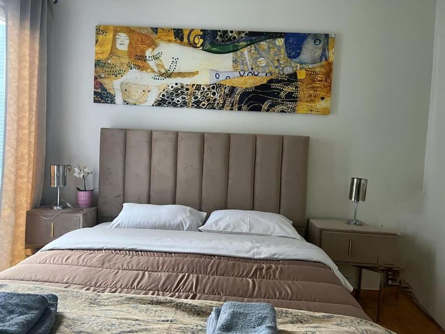 2BDR Boutique Full Apt in Plaka (BIG BALCONY)