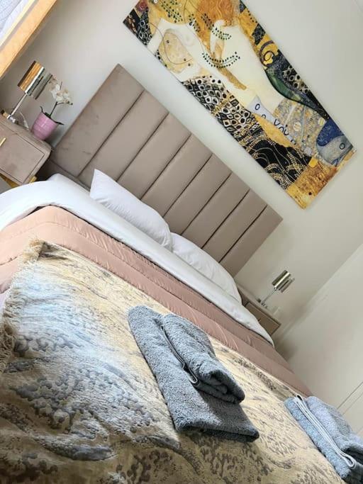 2BDR Boutique Full Apt in Plaka (BIG BALCONY)