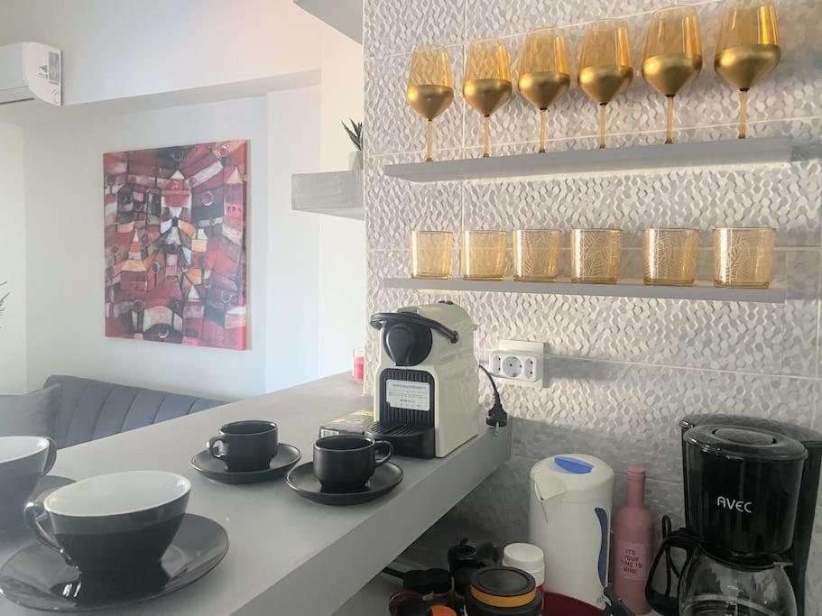 2BDR Boutique Full Apt in Plaka (BIG BALCONY)