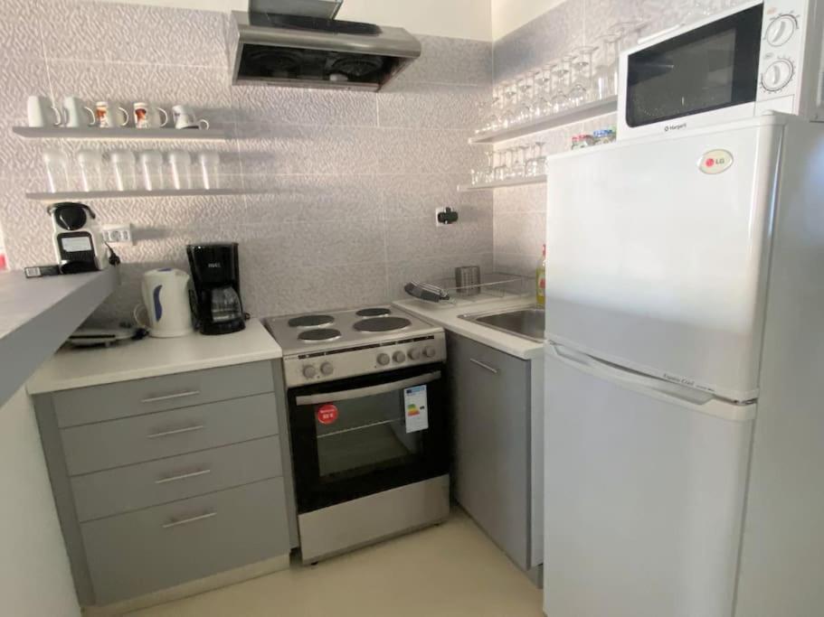 2BDR Boutique Full Apt in Plaka (BIG BALCONY)