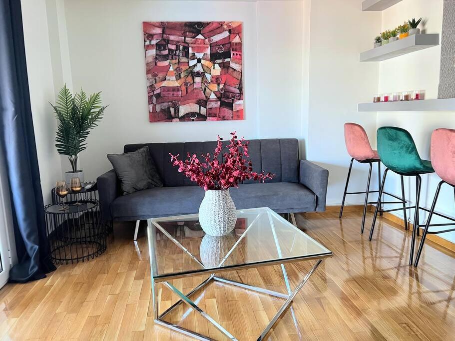 2BDR Boutique Full Apt in Plaka (BIG BALCONY)