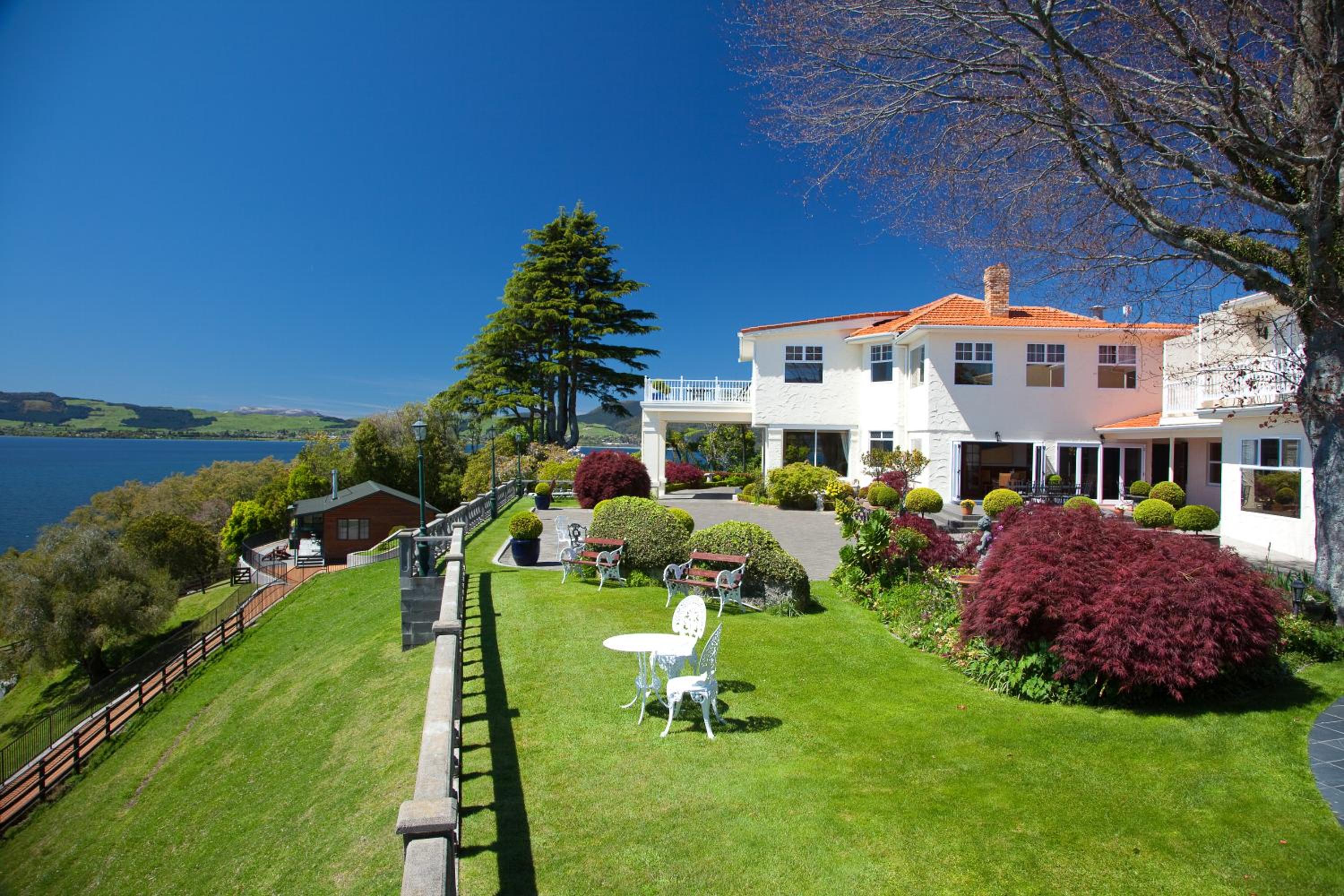 Hotel On The Point - Lake Rotorua