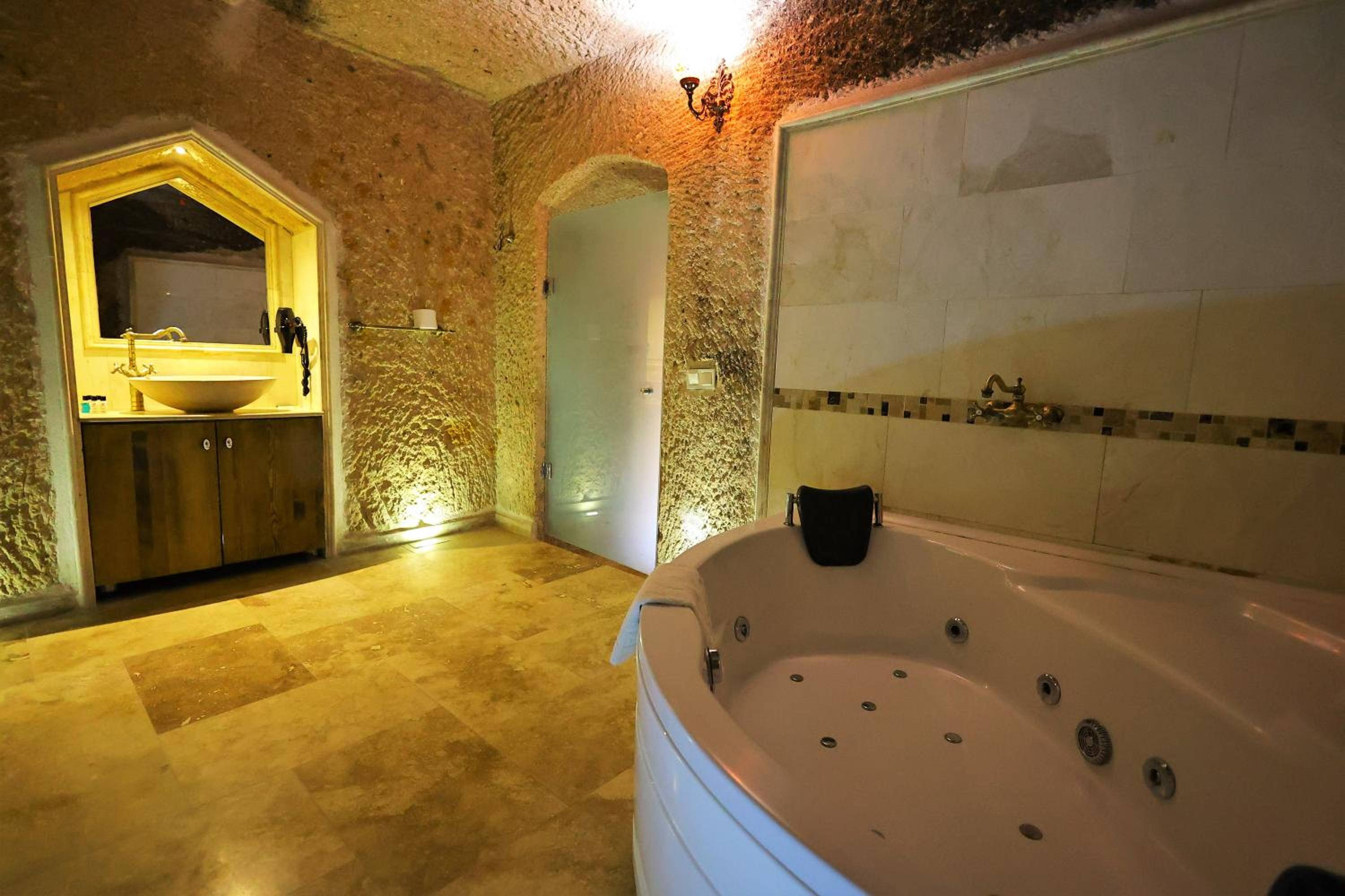 Cappadocia Empire Cave Hotel - Image 77