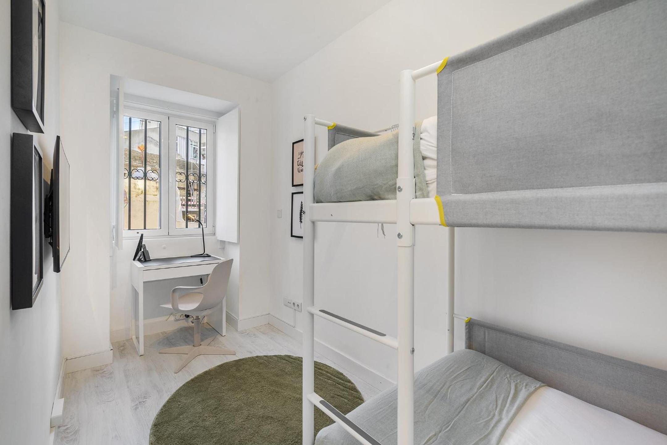 WHome Lisbon's Best Kept Secret: 2-Bed w/AC & Patio view 2