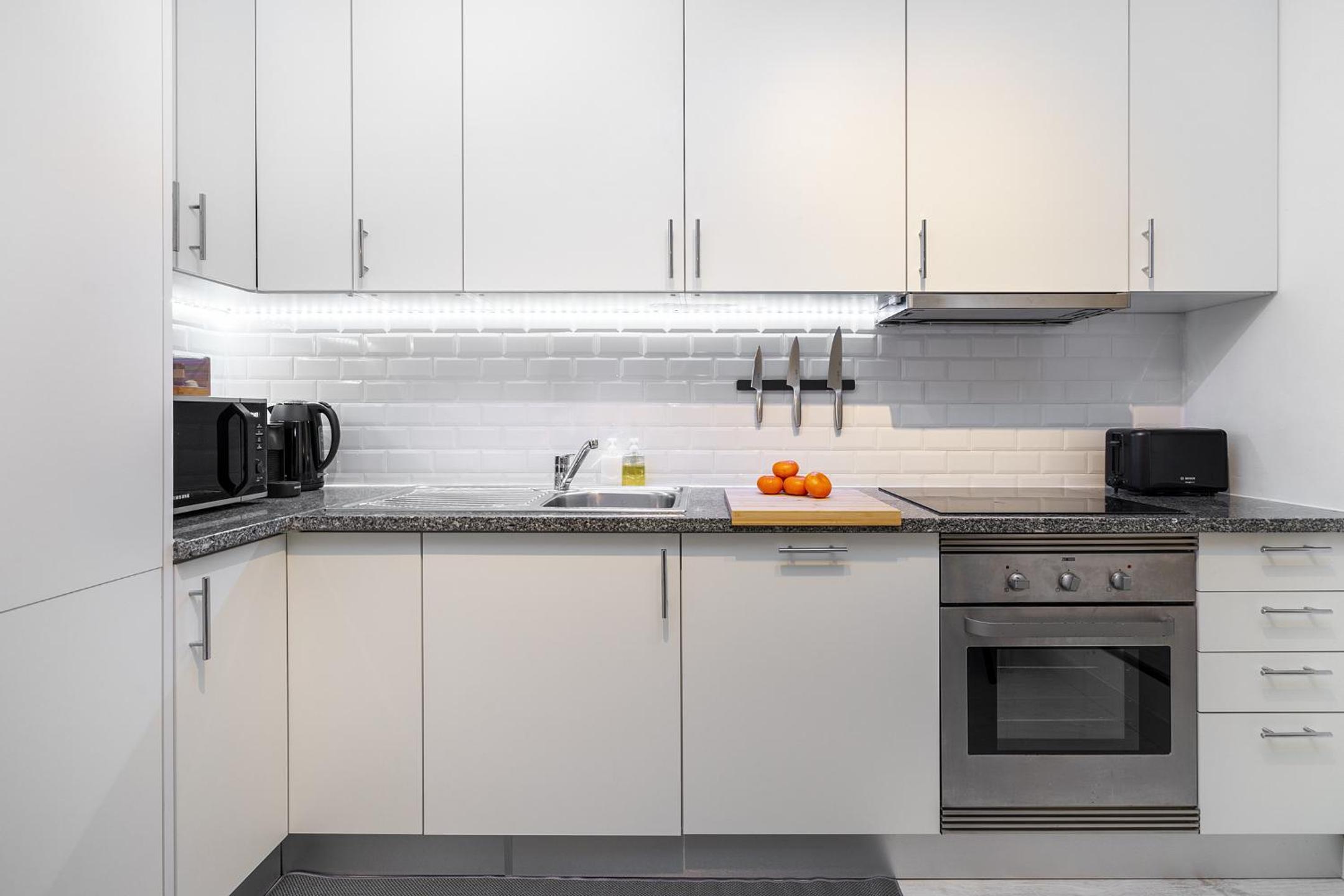 WHome Lisbon's Best Kept Secret: 2-Bed w/AC & Patio view 3