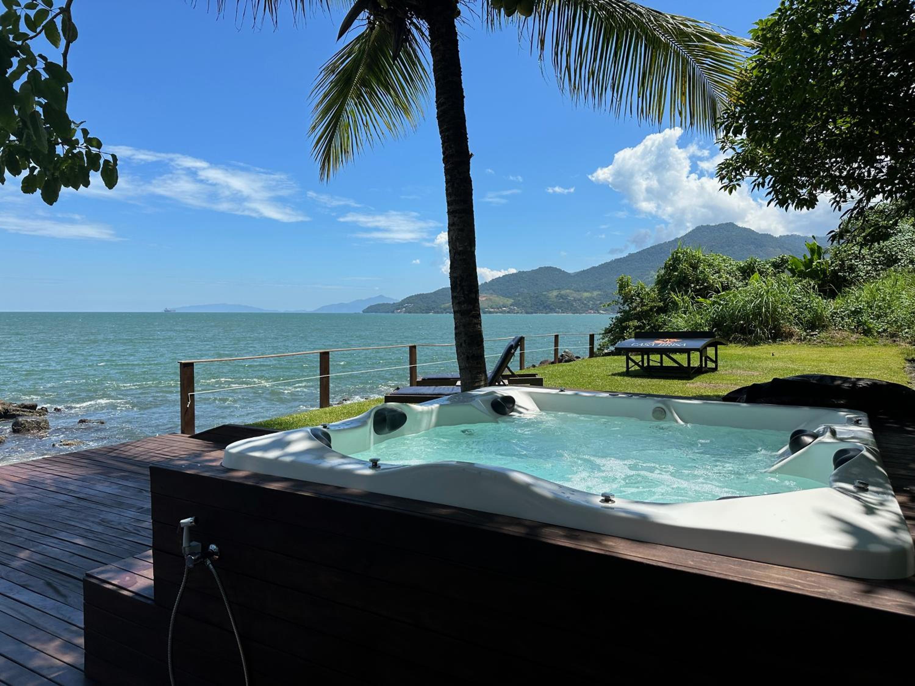 Casa com praia particular no condomínio Portobello