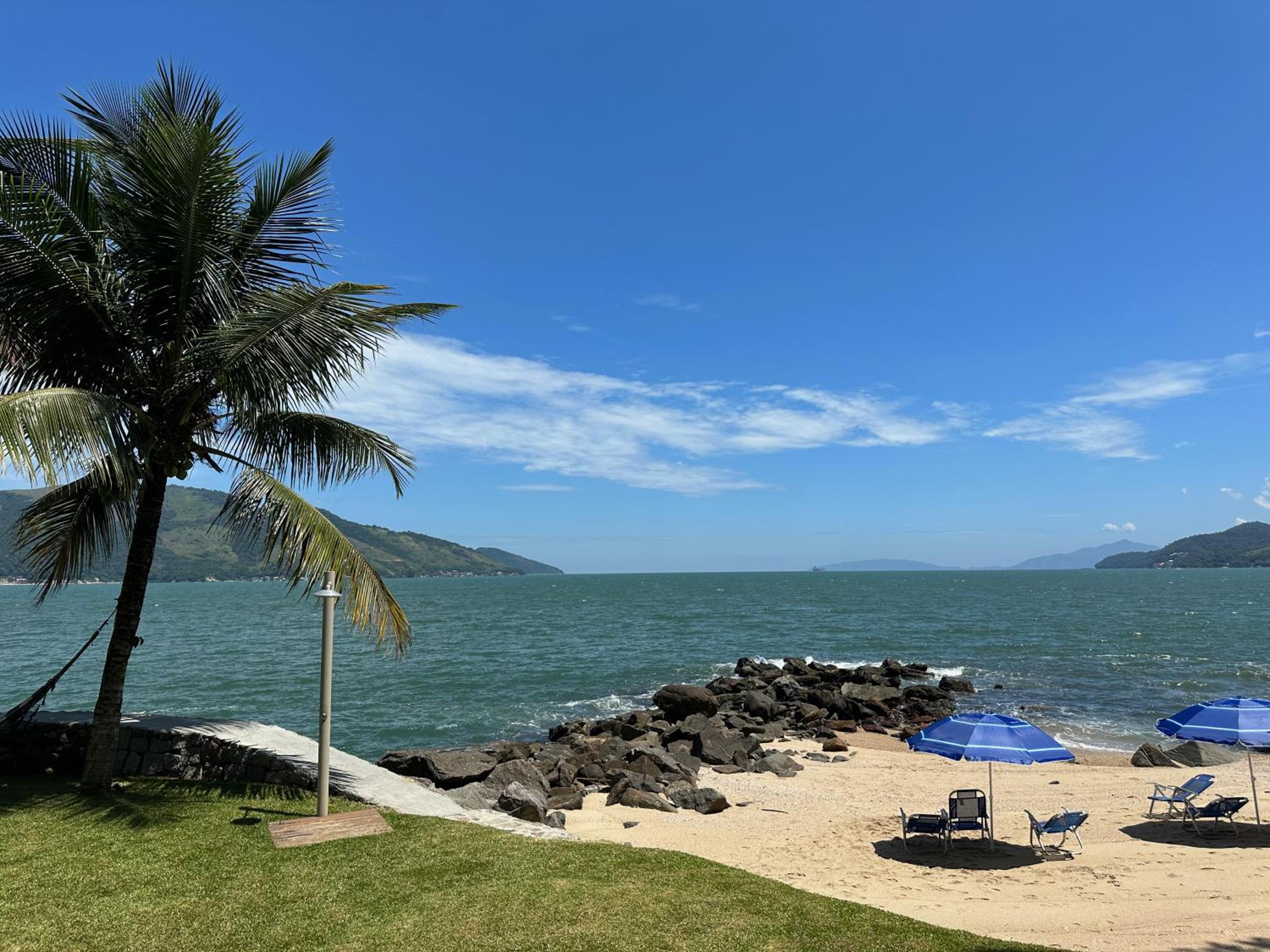 Casa com praia particular no condomínio Portobello