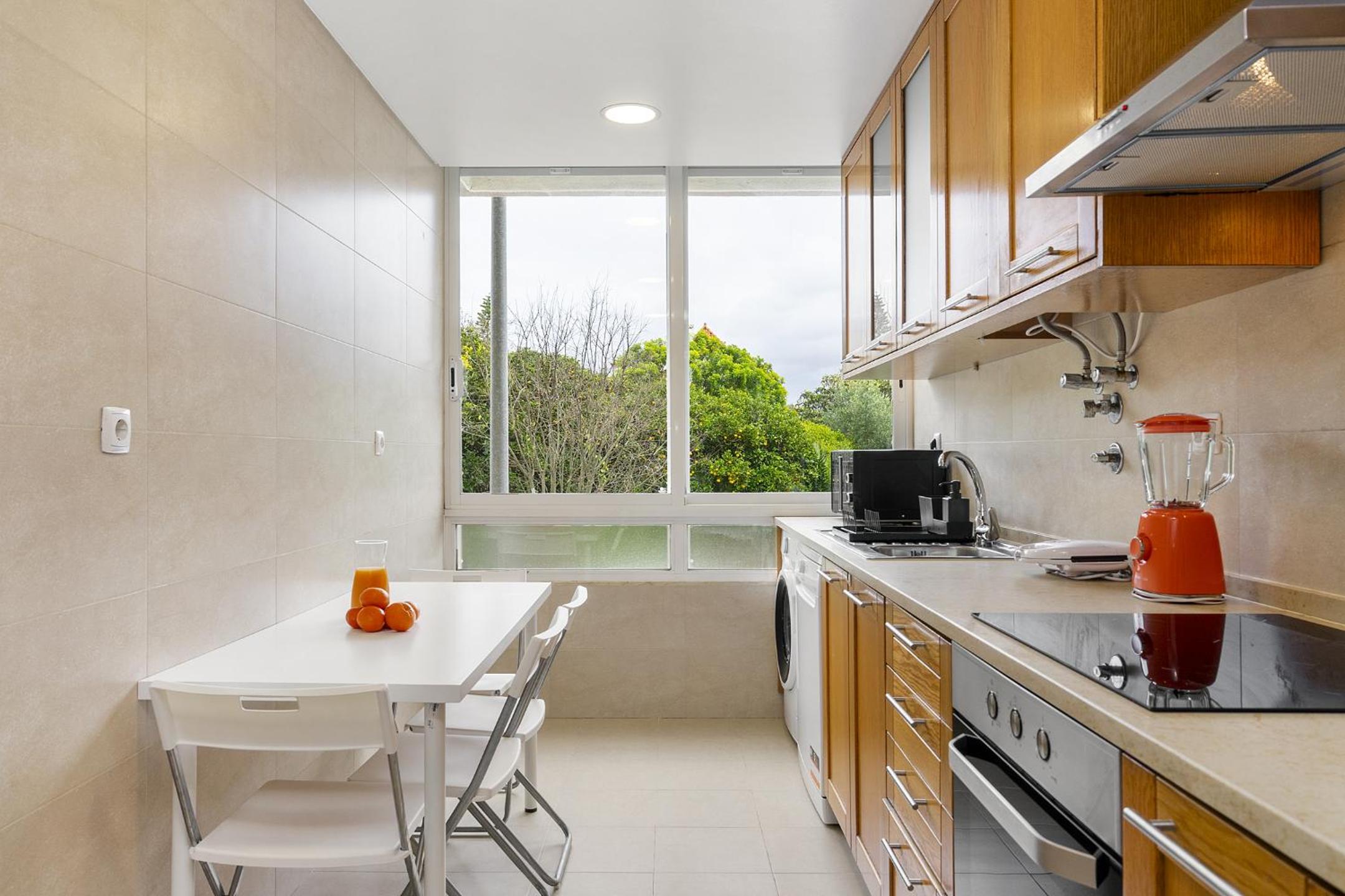 WHome Peaceful Algés Family Home away from City Noise