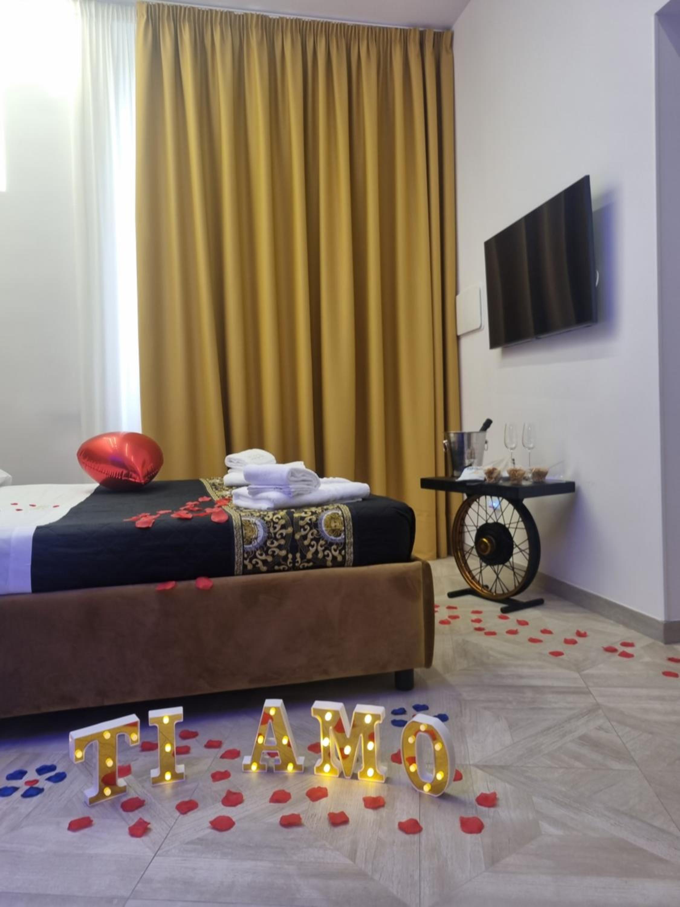 Twin Towers Naples Luxury