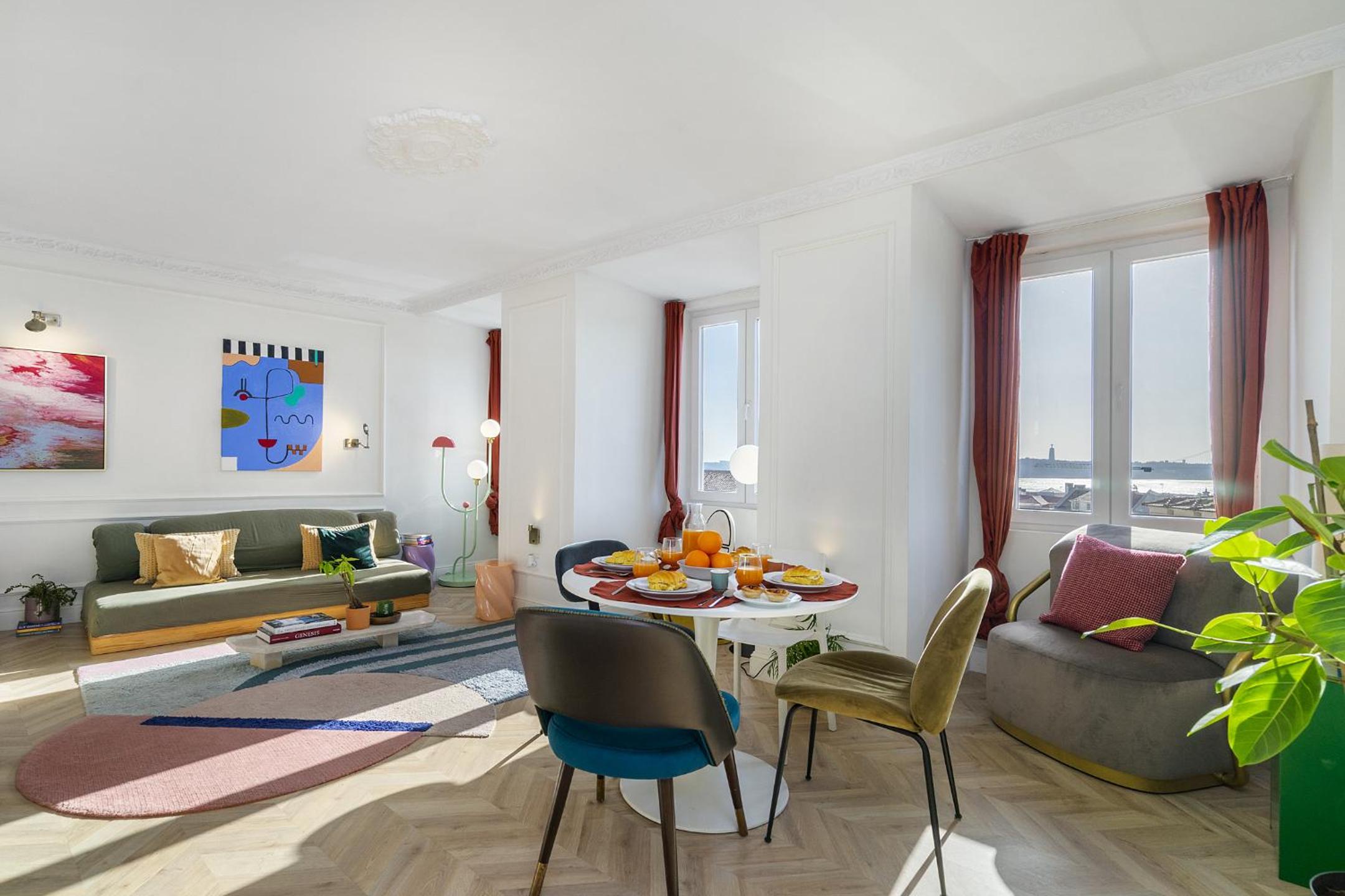 WHome Historic Centre Modern Masterpiece w River views