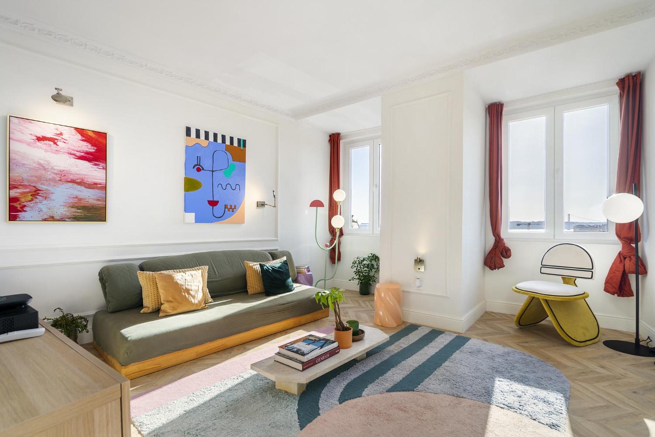WHome Historic Centre Modern Masterpiece w River views