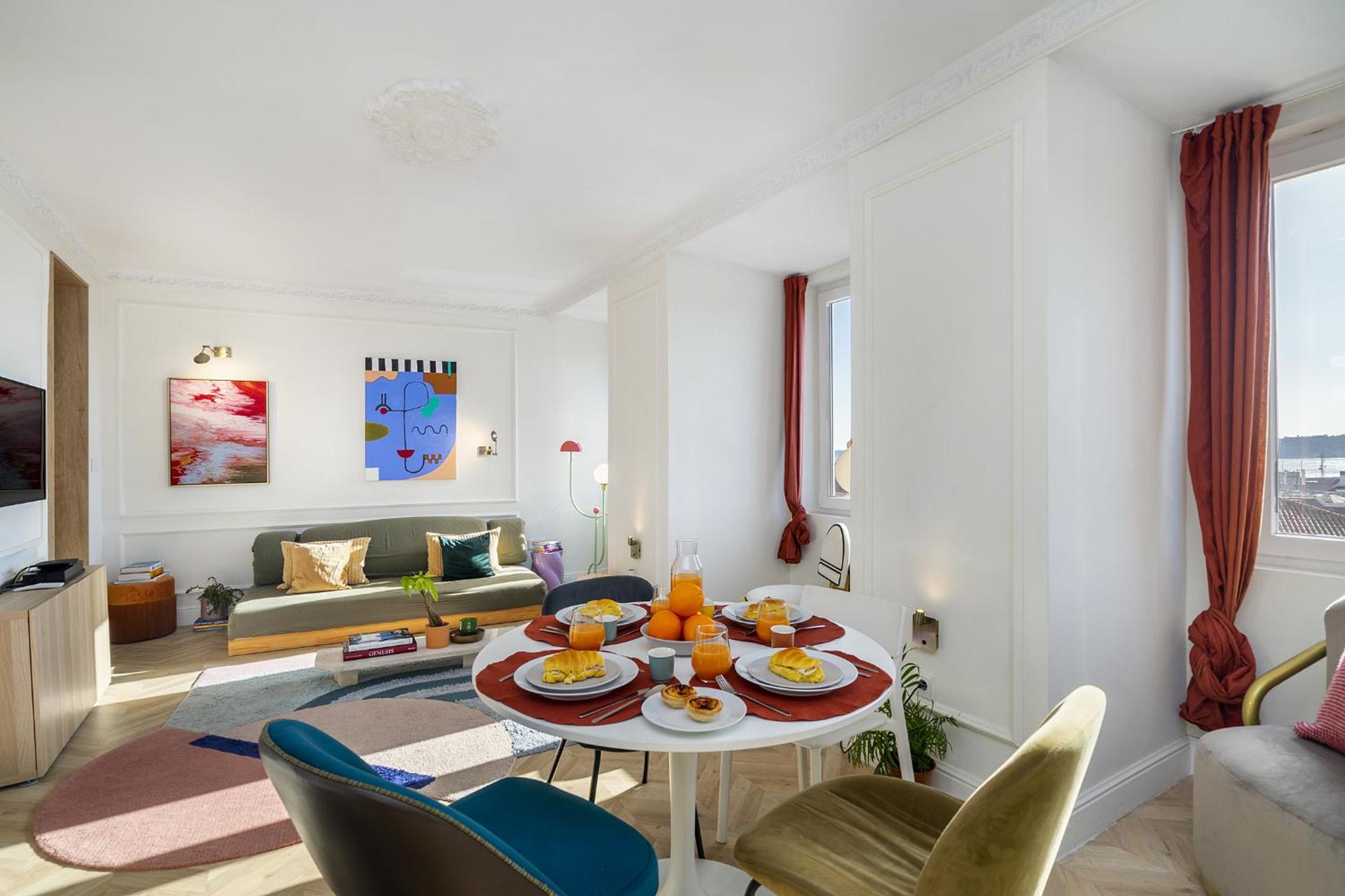 WHome Historic Centre Modern Masterpiece w River views