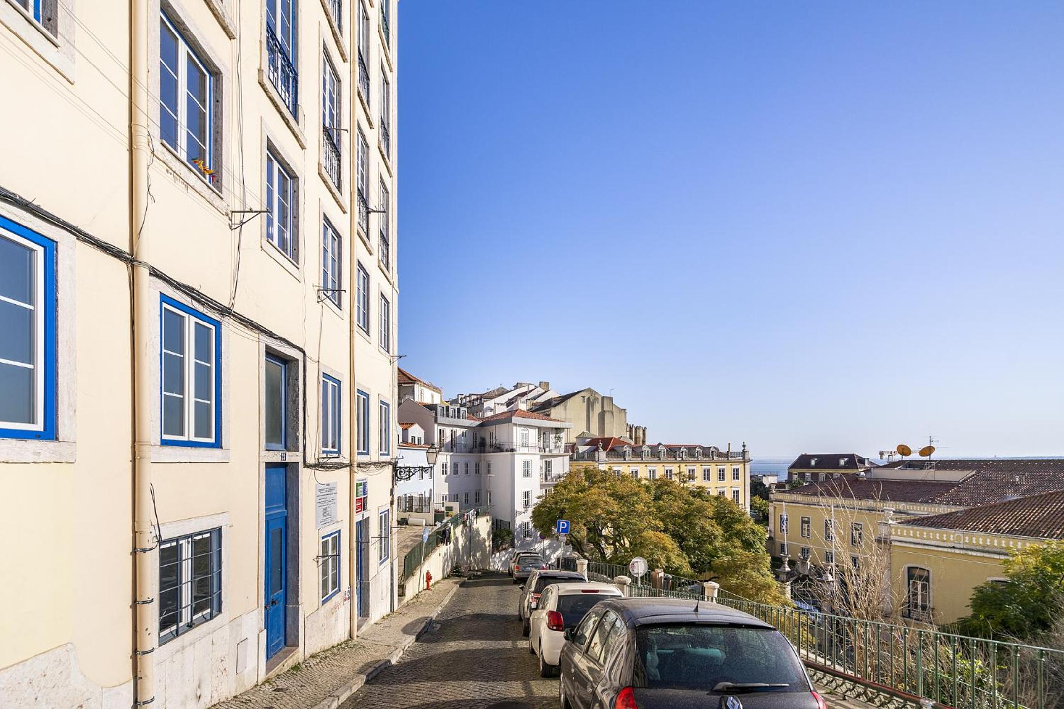 WHome Historic Centre Modern Masterpiece w River views