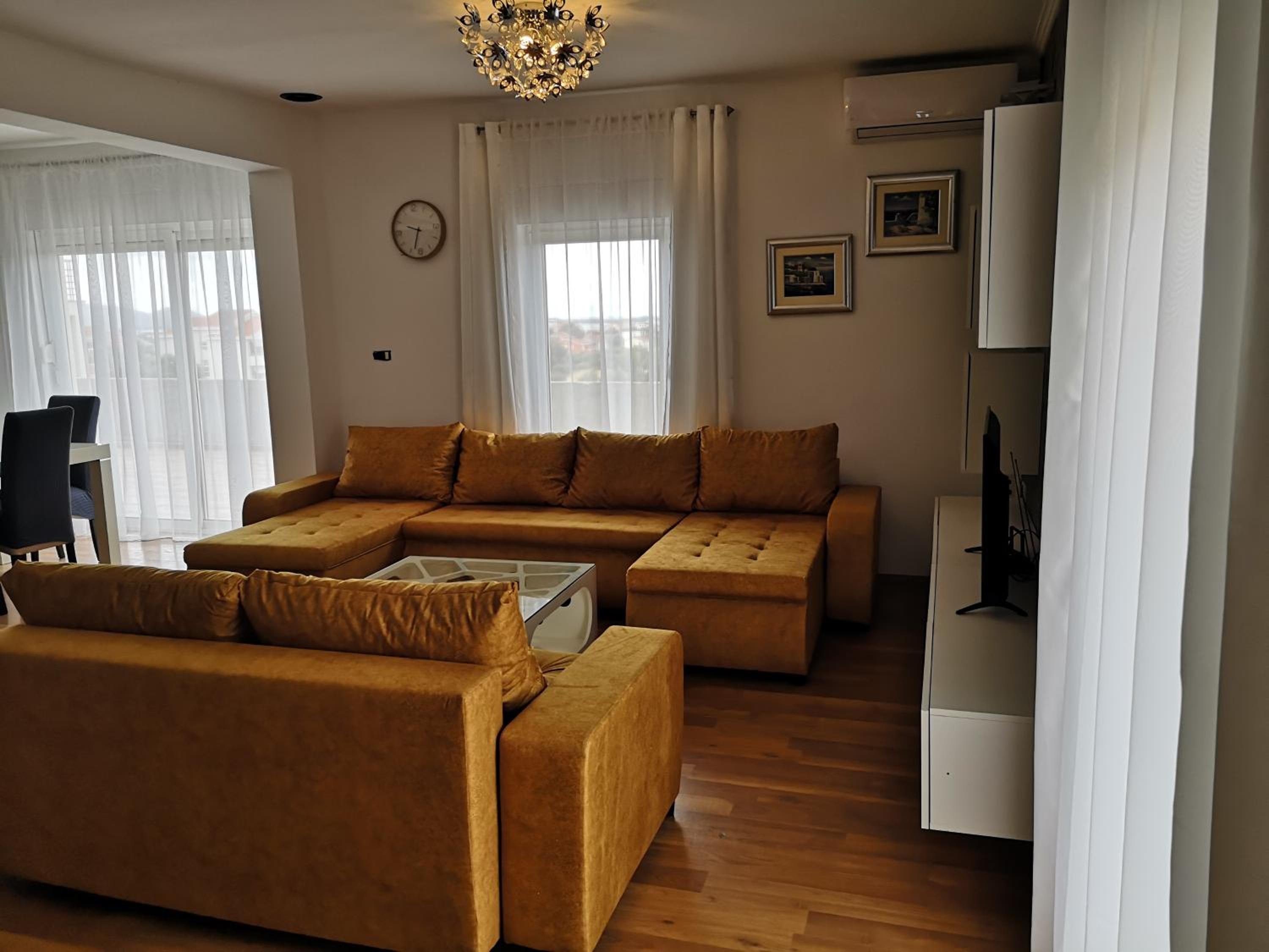 Topalli Apartments