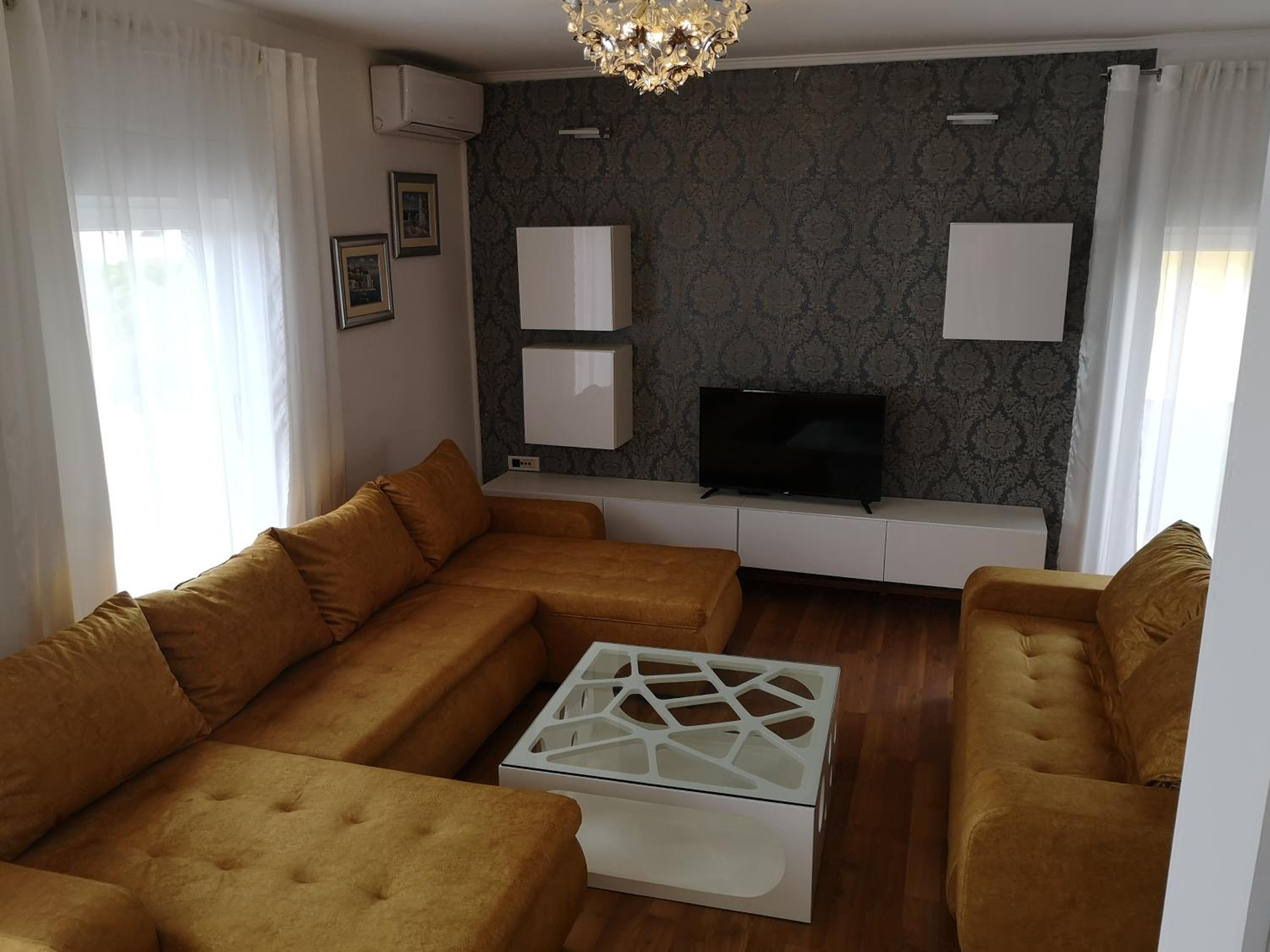Topalli Apartments