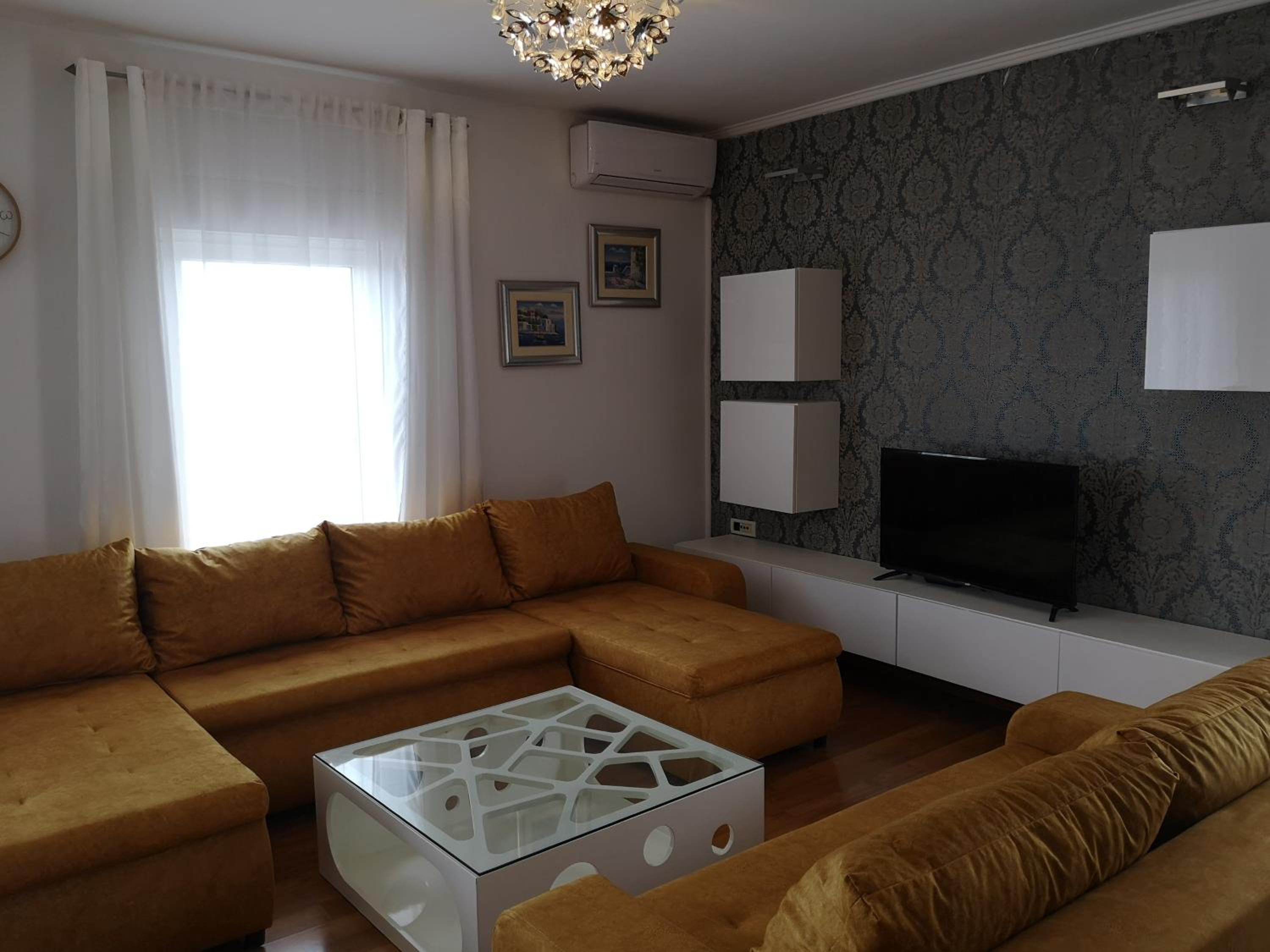 Topalli Apartments