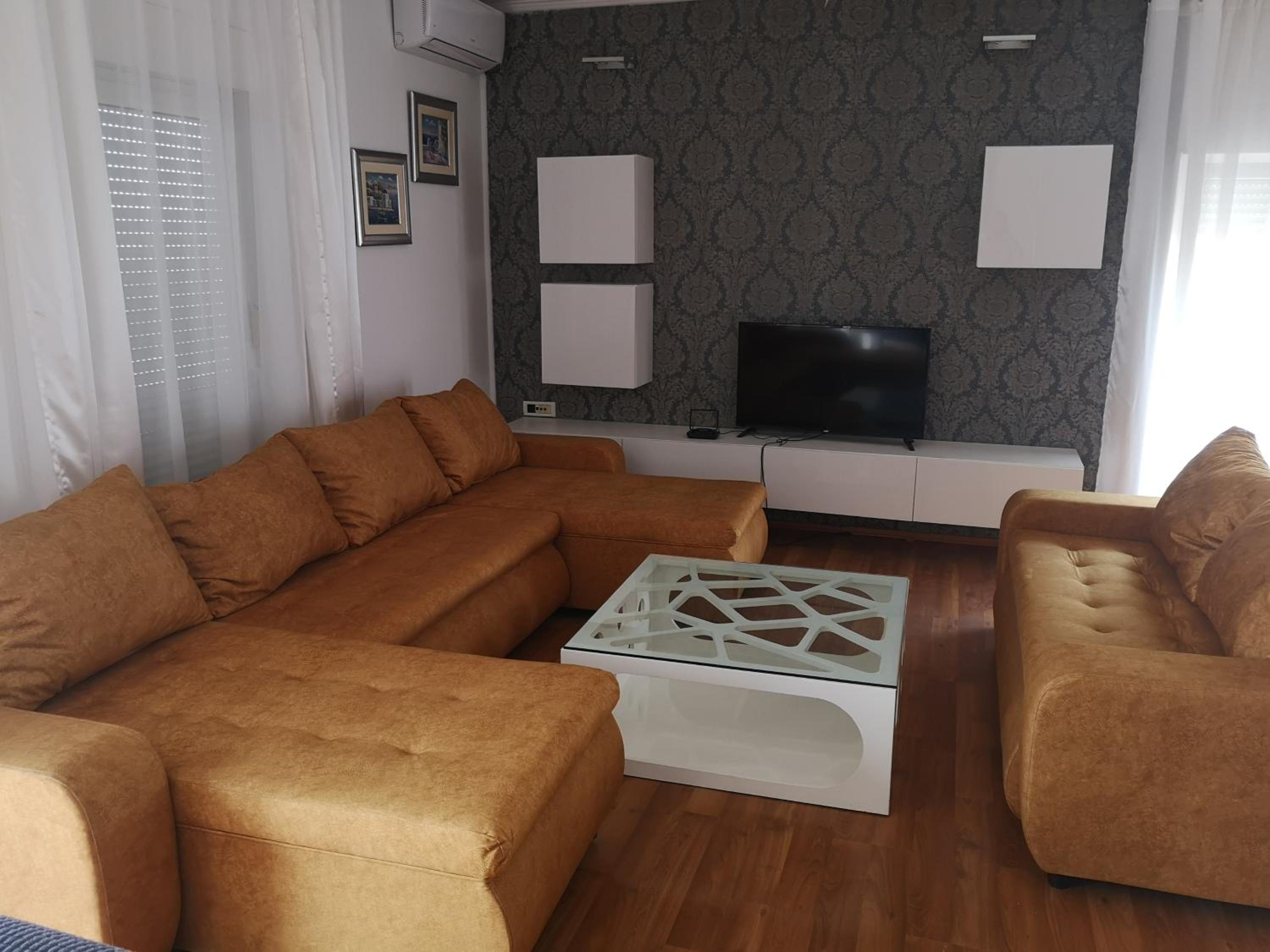 Topalli Apartments