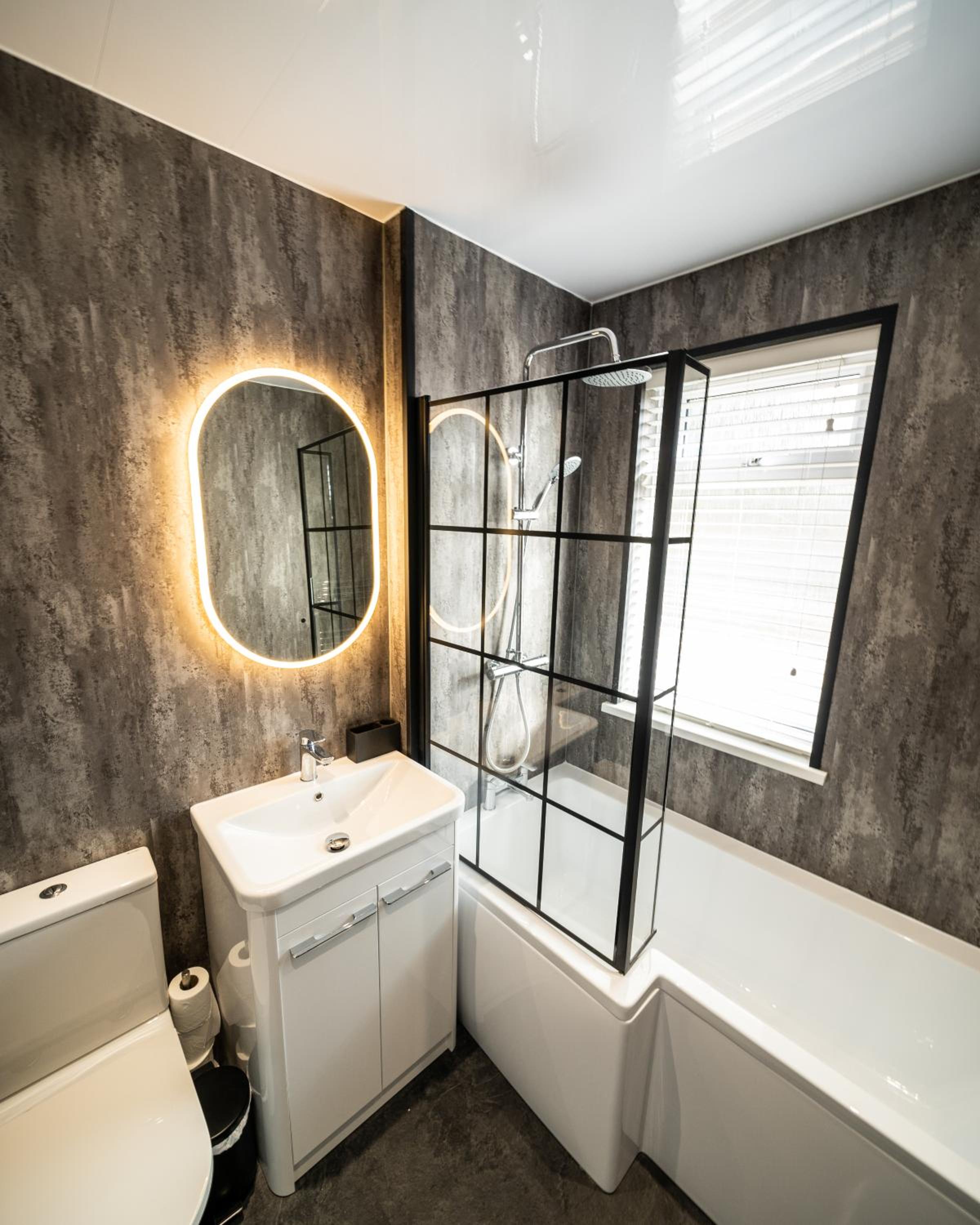 Highgate Beach House - Great for family stays and contractors