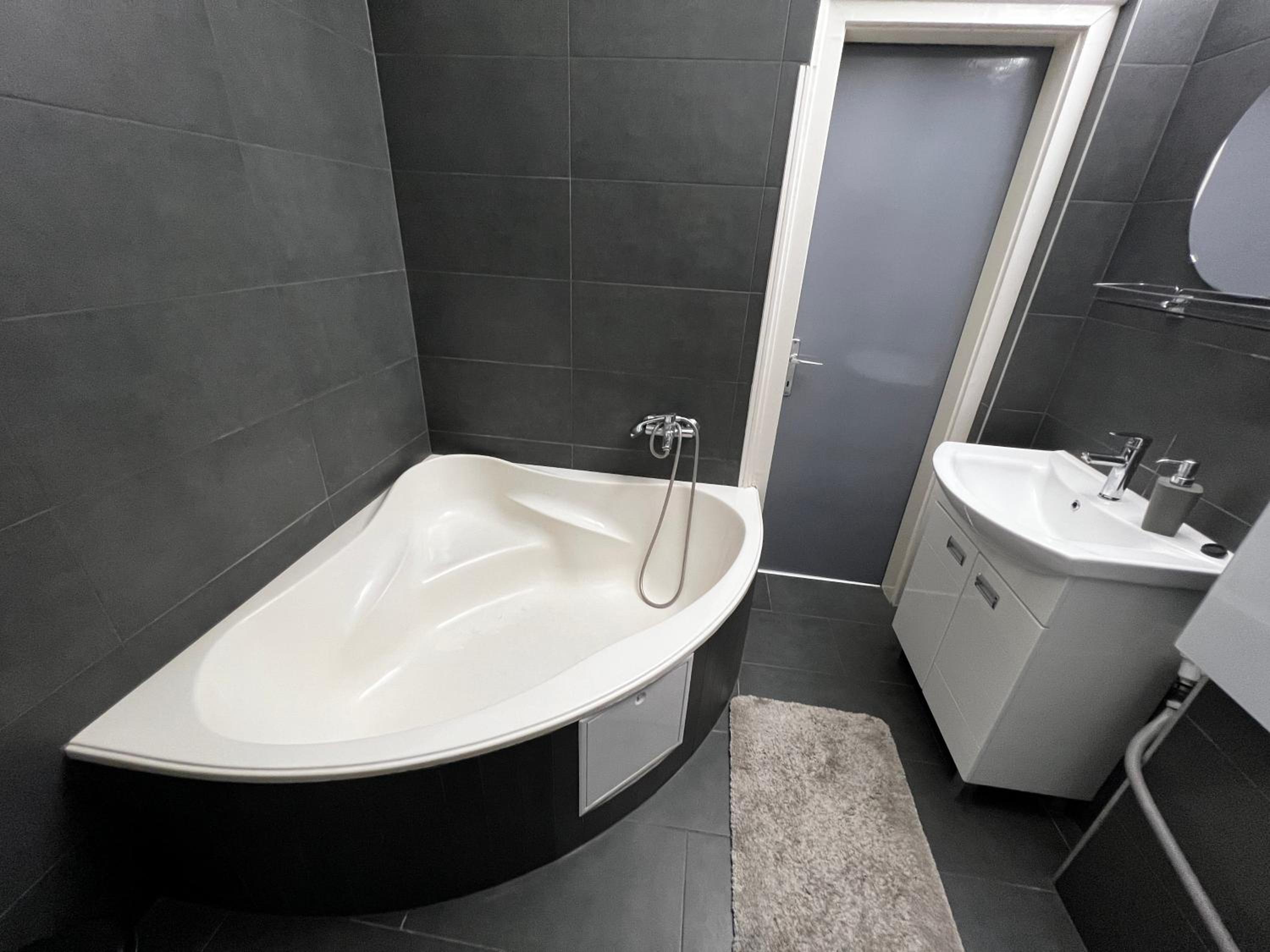 Dave Apartman 2 view 4