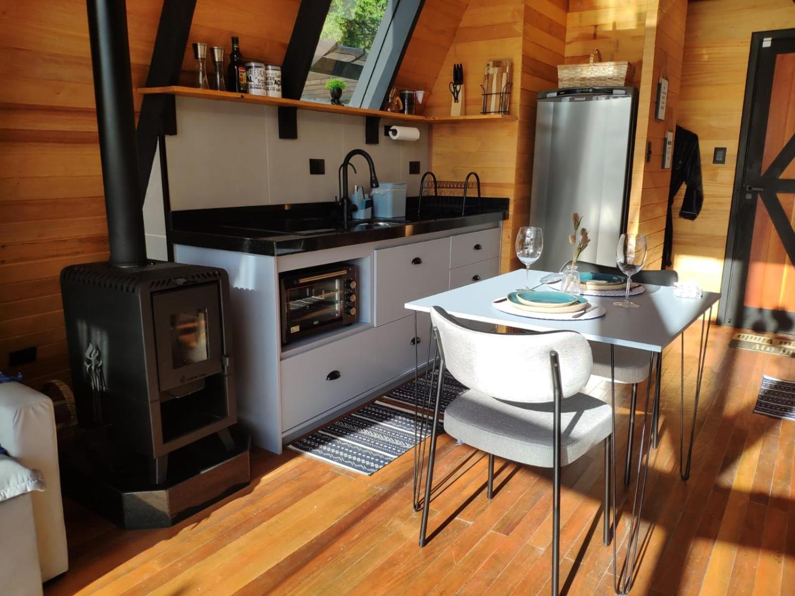 Triangle of the Sun Cabin | Mountain view | Hot tub | Air conditioning