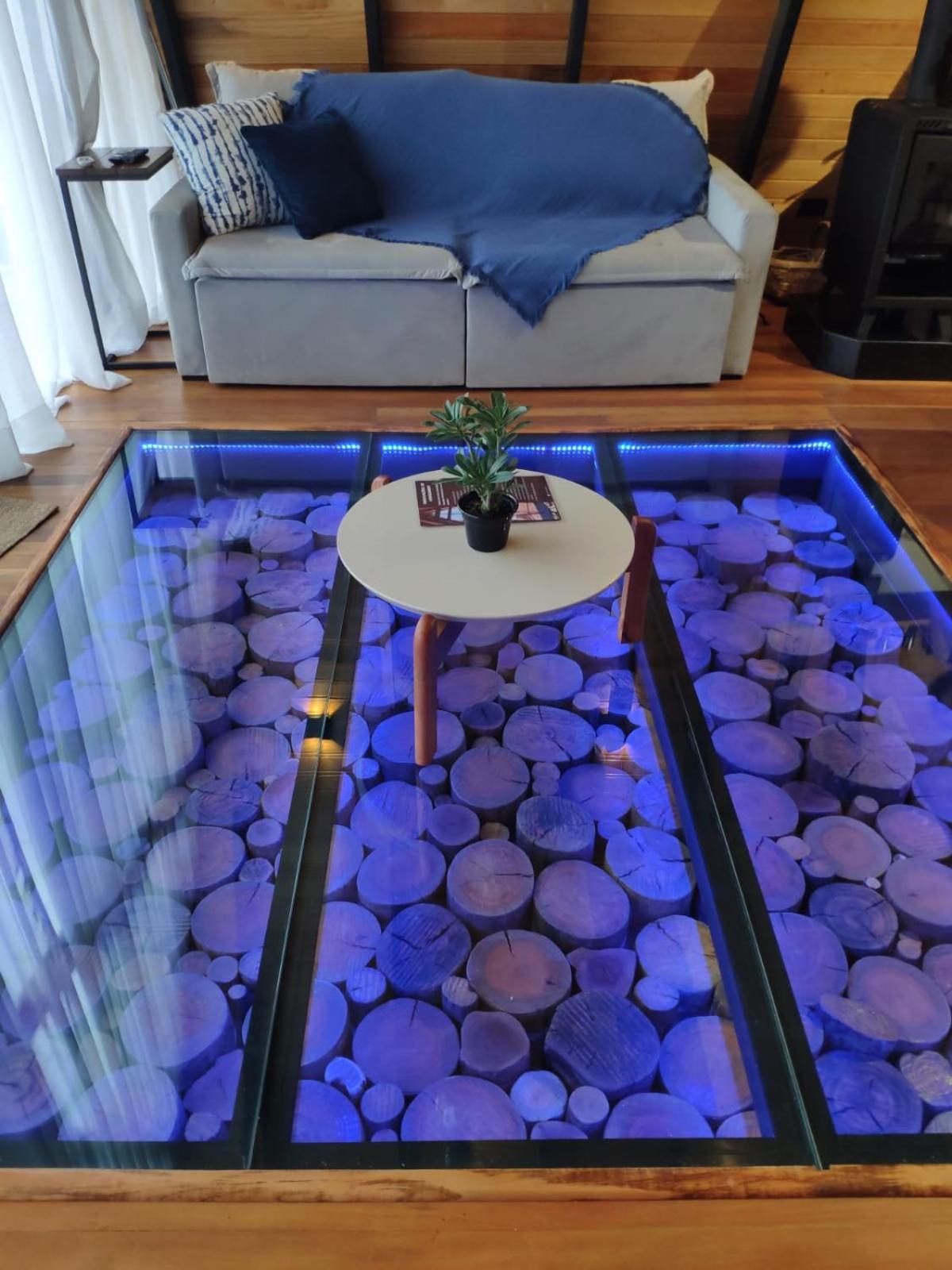 Triangle of the Sun Cabin | Mountain view | Hot tub | Air conditioning