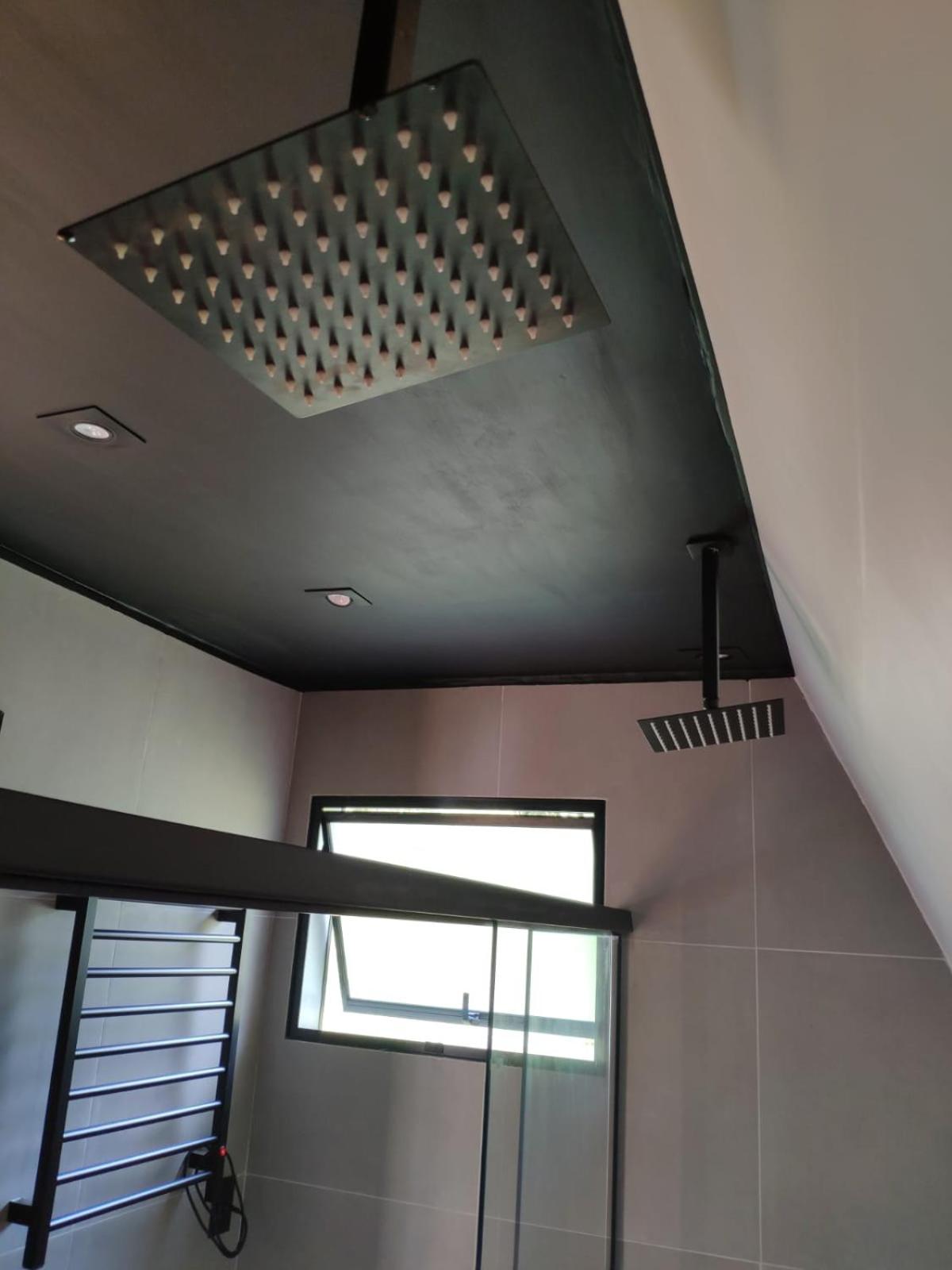 Triangle of the Sun Cabin | Mountain view | Hot tub | Air conditioning