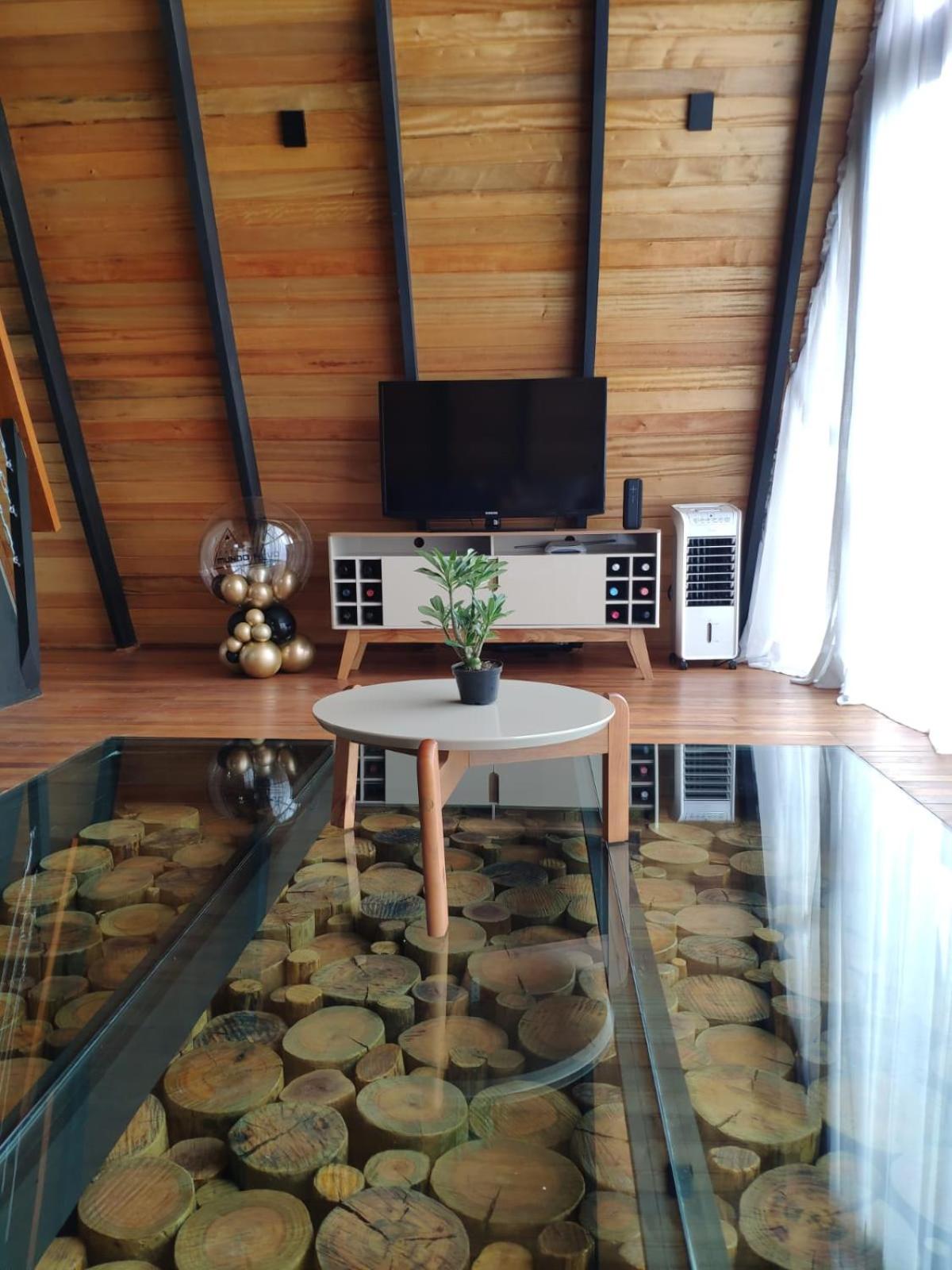 Triangle of the Sun Cabin | Mountain view | Hot tub | Air conditioning