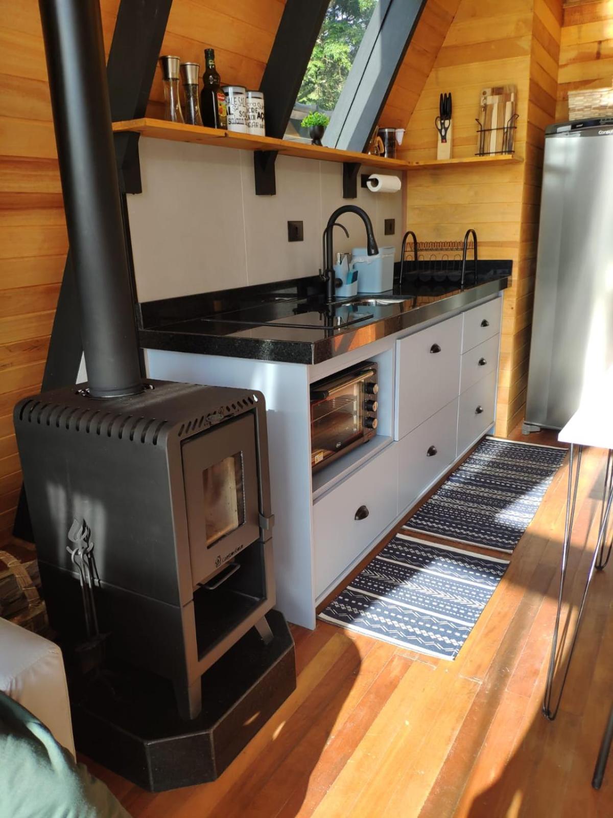 Triangle of the Sun Cabin | Mountain view | Hot tub | Air conditioning