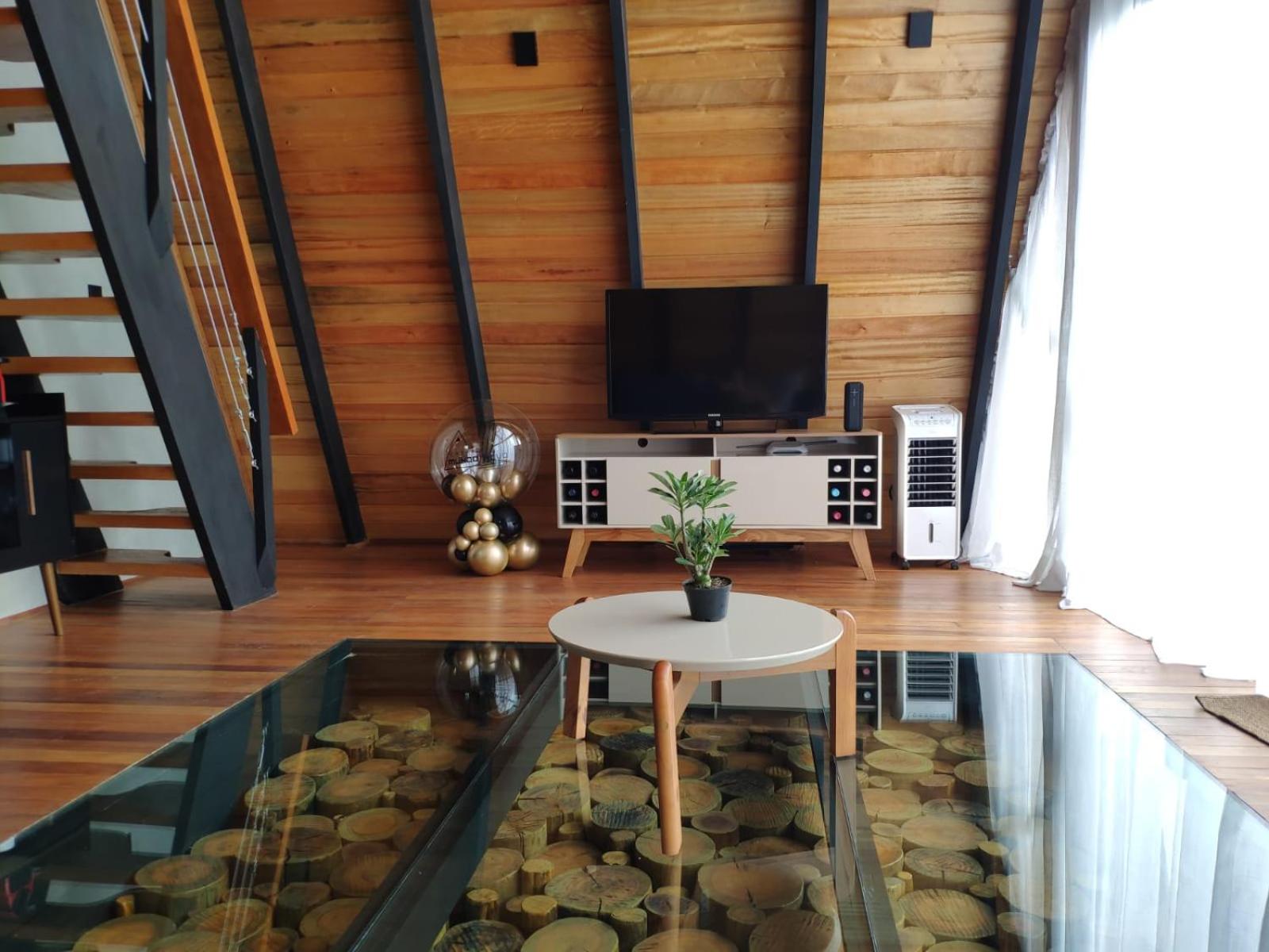 Triangle of the Sun Cabin | Mountain view | Hot tub | Air conditioning