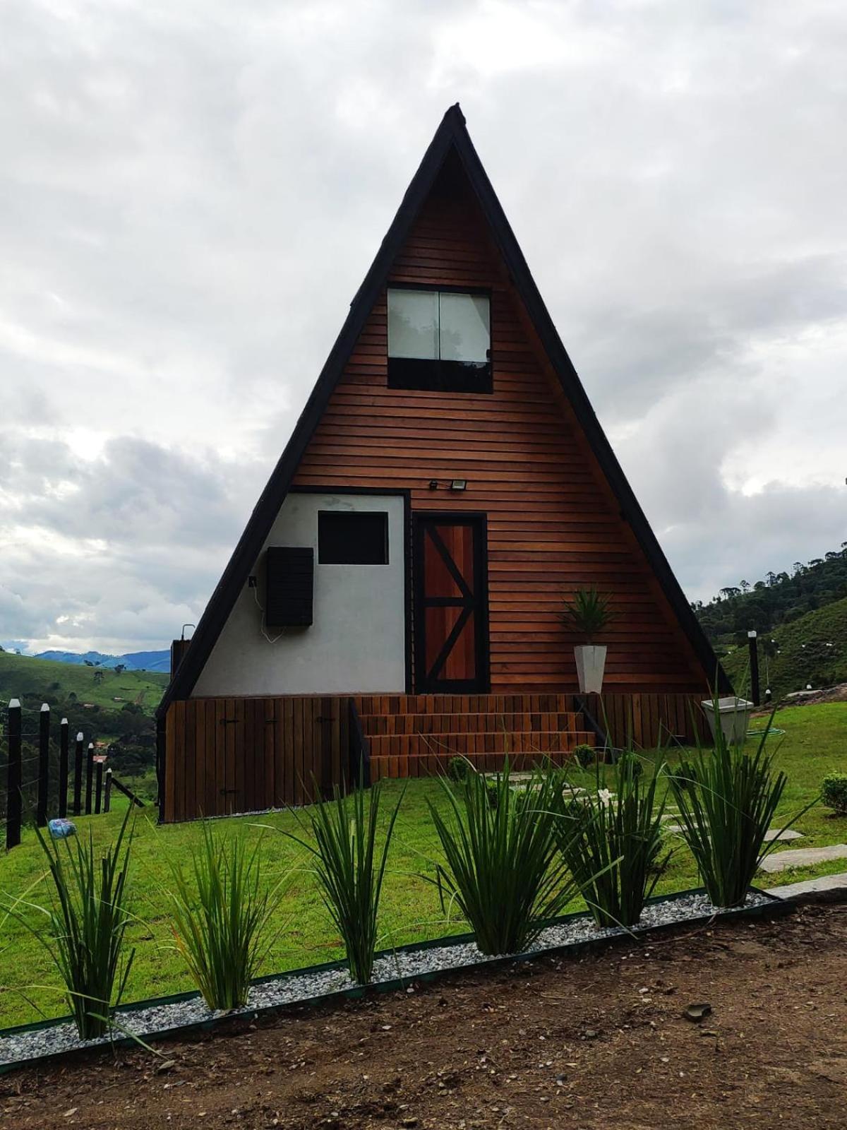 Triangle of the Sun Cabin | Mountain view | Hot tub | Air conditioning