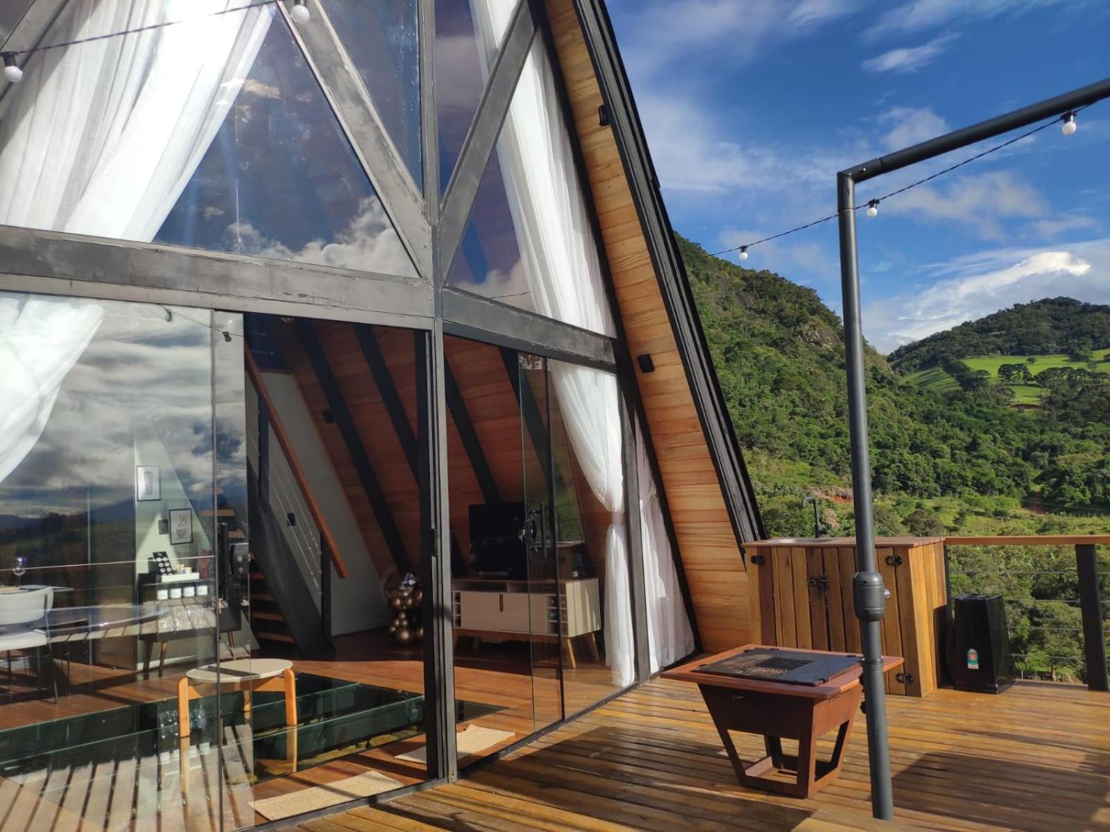 Triangle of the Sun Cabin | Mountain view | Hot tub | Air conditioning