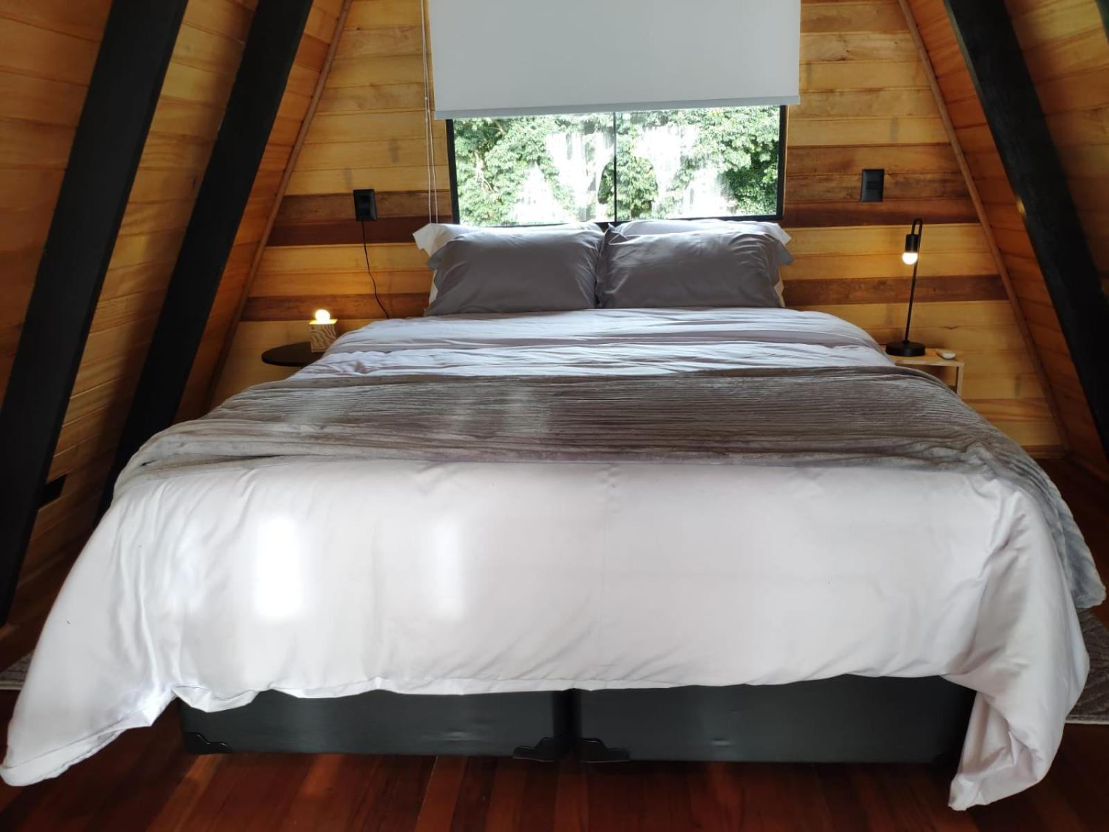 Triangle of the Sun Cabin | Mountain view | Hot tub | Air conditioning