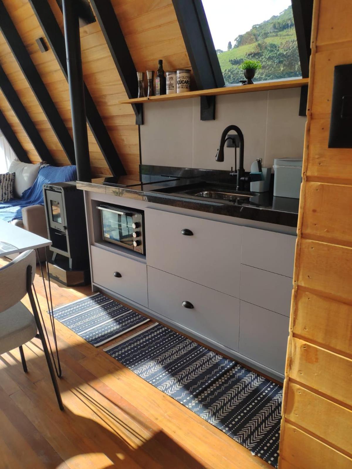 Triangle of the Sun Cabin | Mountain view | Hot tub | Air conditioning