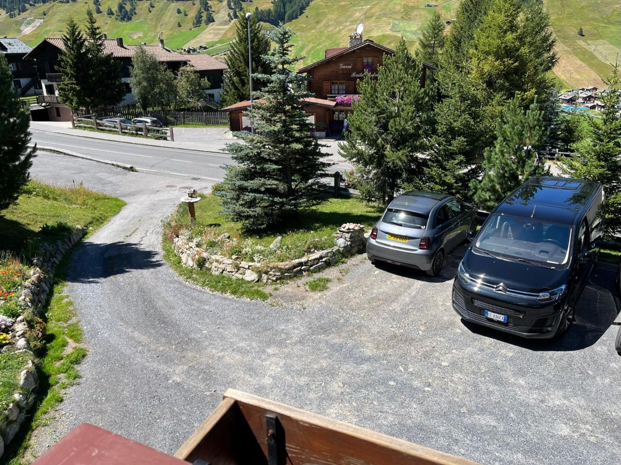 LG Apartment Livigno - Modern alpine comfort view 4