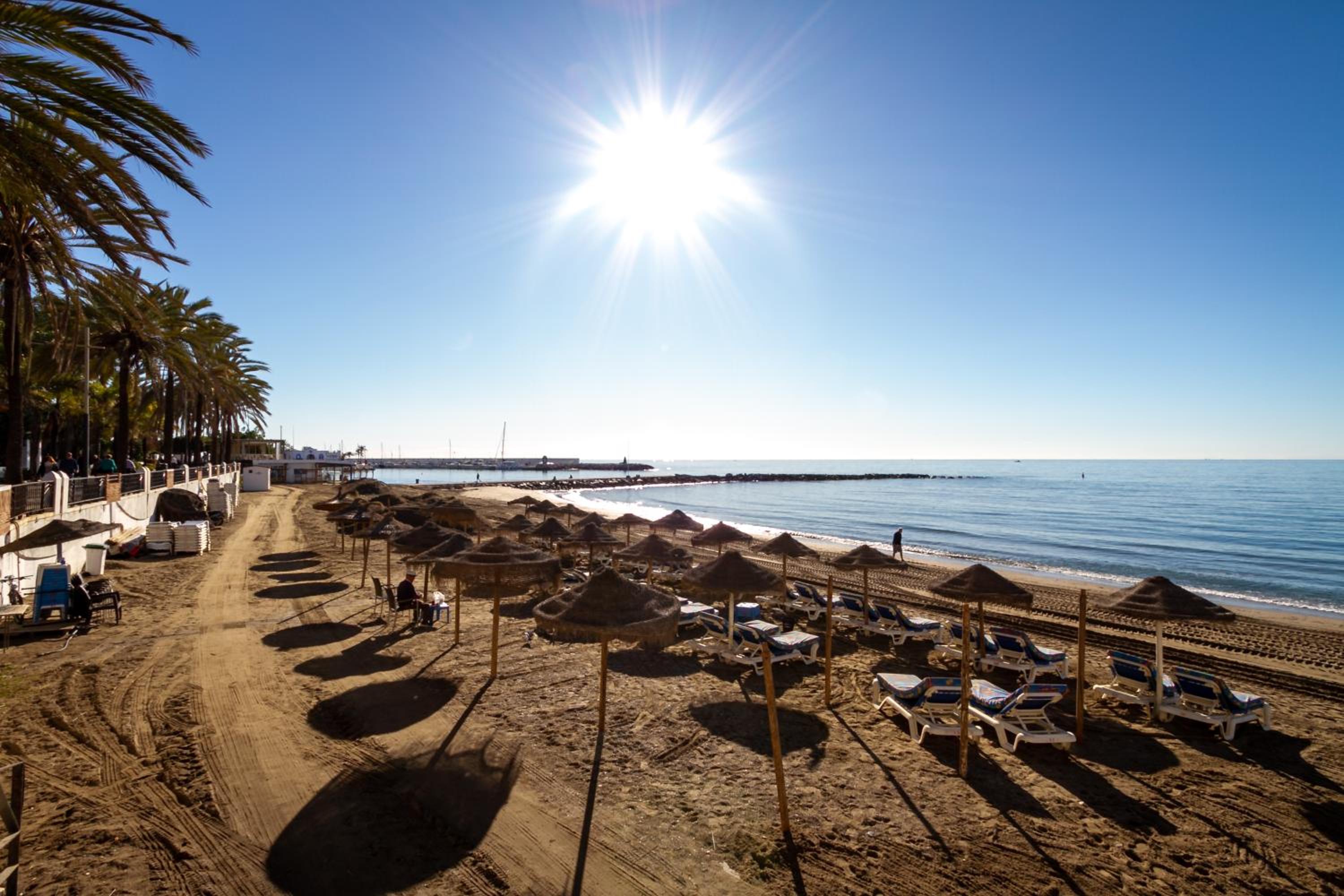 MARBELLA BANUS SUITES - Marbella Beach Front Suite Apartment