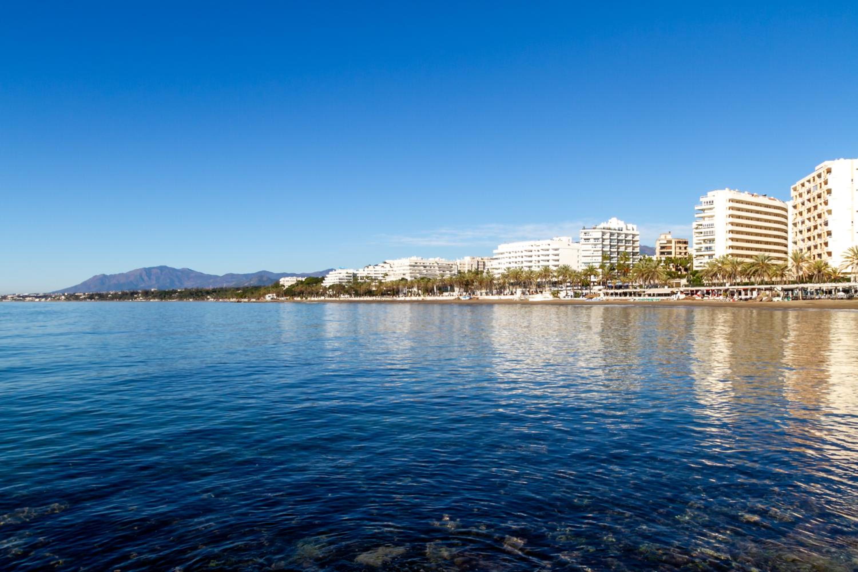 MARBELLA BANUS SUITES - Marbella Beach Front Suite Apartment