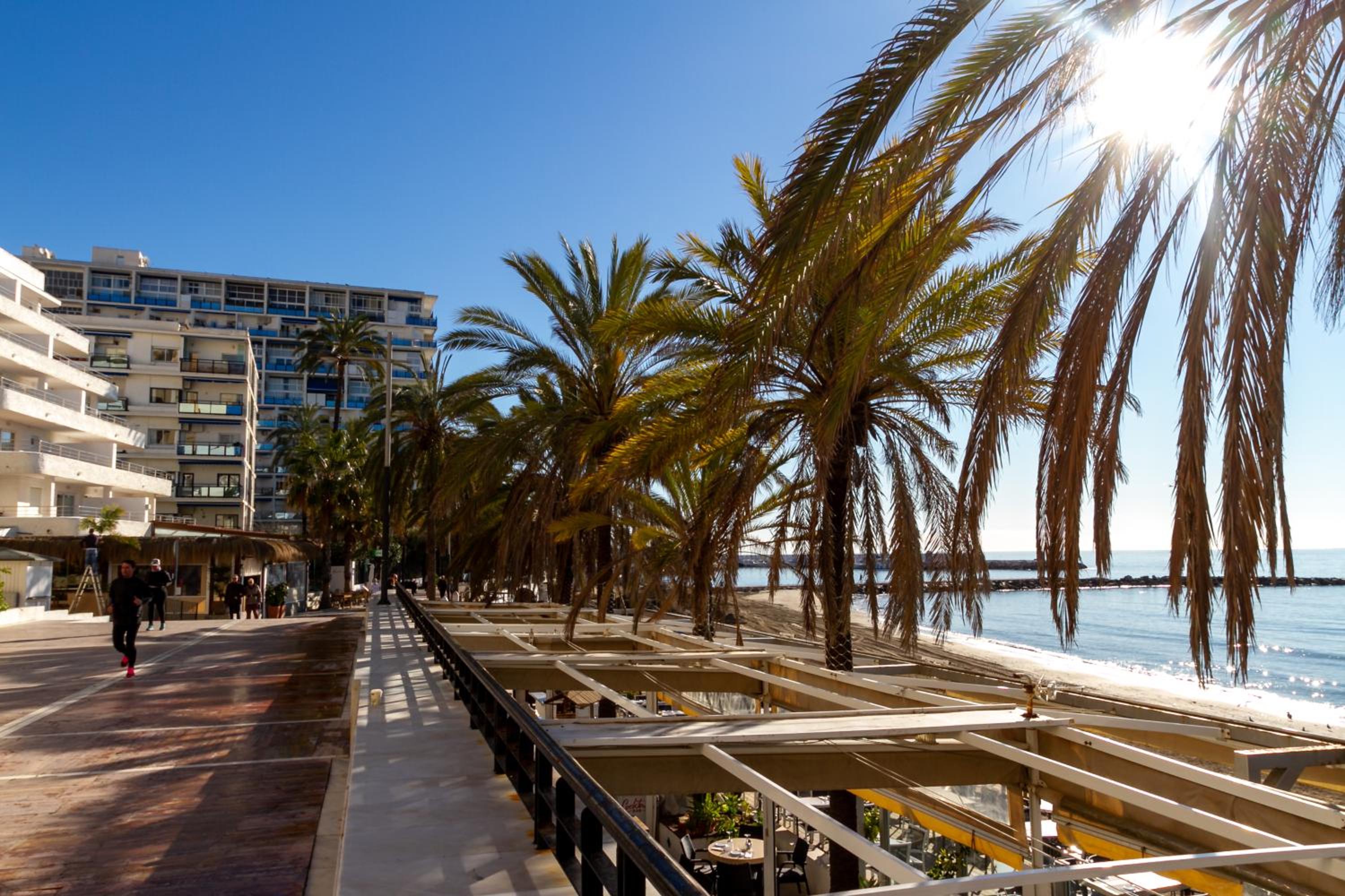 MARBELLA BANUS SUITES - Marbella Beach Front Suite Apartment